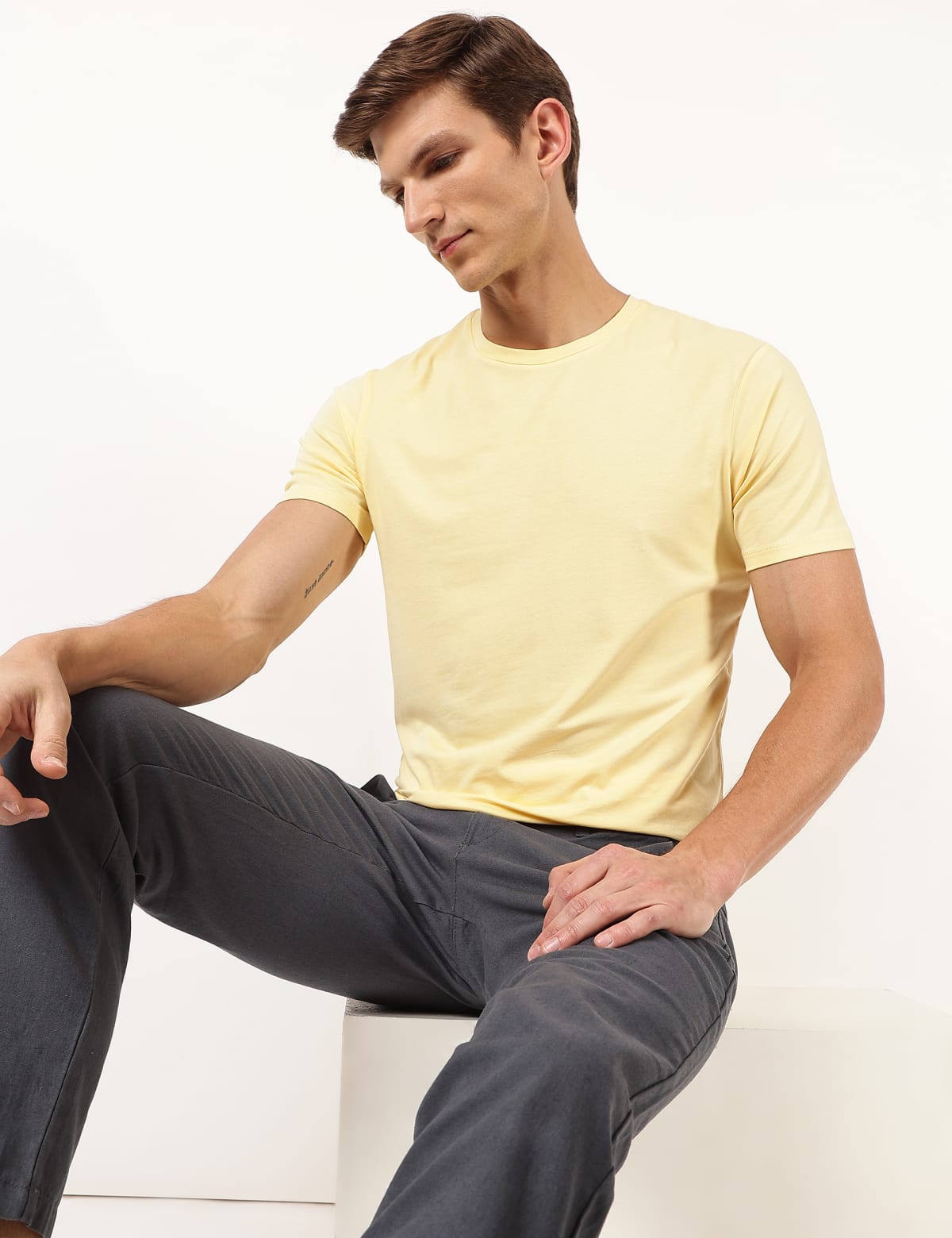 

Marks & Spencer Cotton Blend Round Neck Solid T-Shirt (MALE, SOFT YELLOW, L)