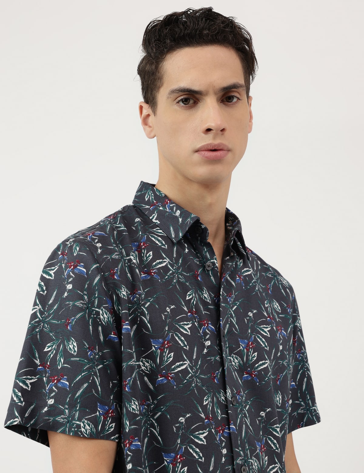 

Marks & Spencer Pure Viscose Tropical Spread Collar Shirt (MALE, GREY MIX, XXXL)