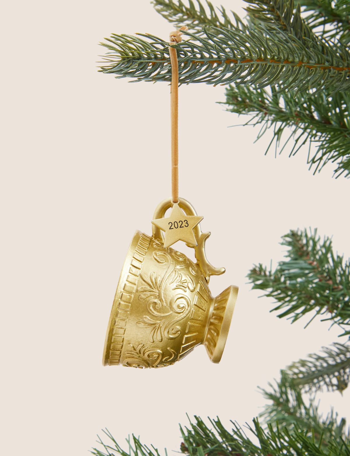 

Marks & Spencer Gold Hanging Teacup Decoration (GOLD)