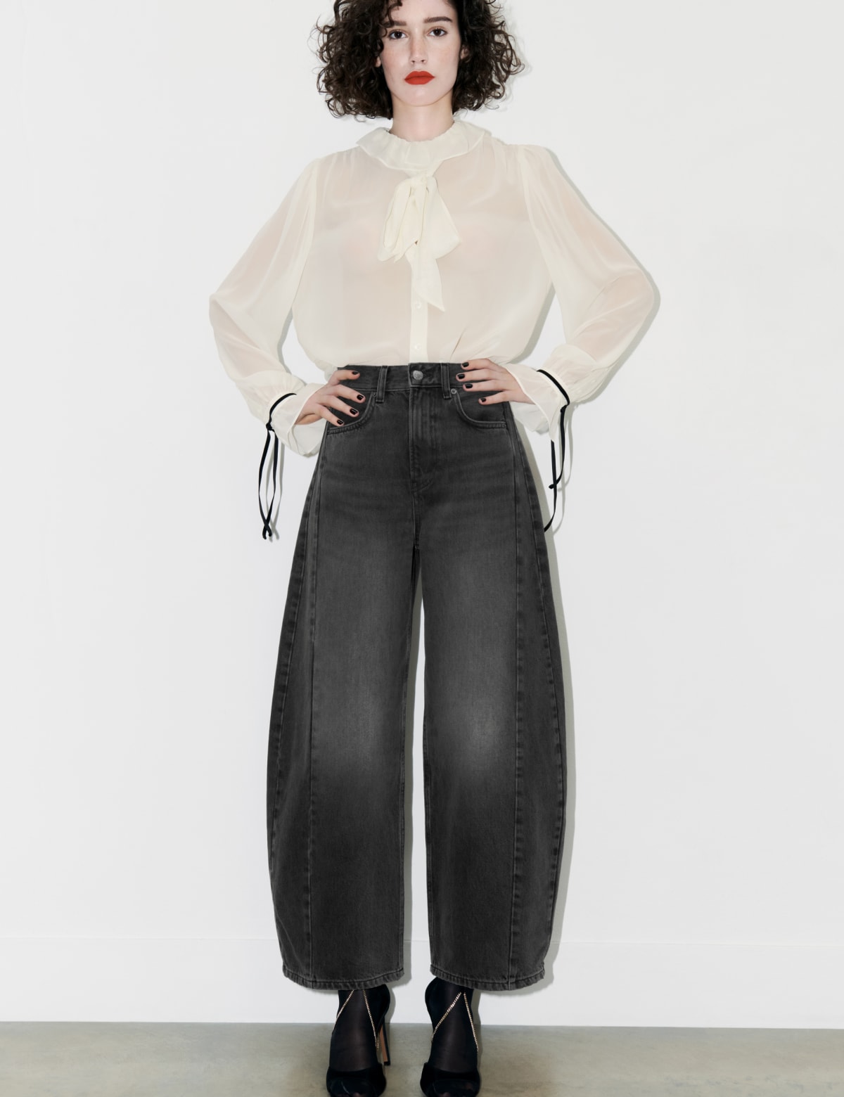

Marks & Spencer Barrel-Leg Jeans (FEMALE, GREY, 12-REG)