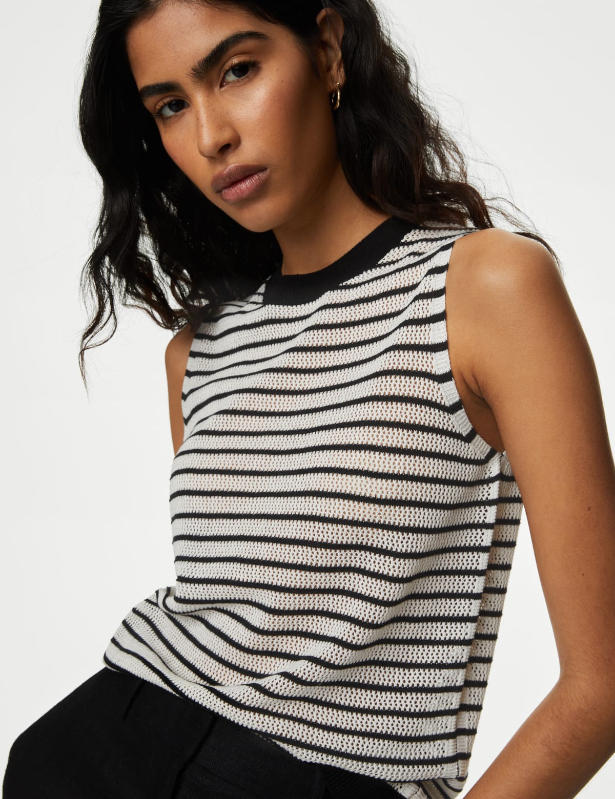 

Marks & Spencer Striped Round Neck Knitted Vest with Linen (FEMALE, BLACK MIX, M)