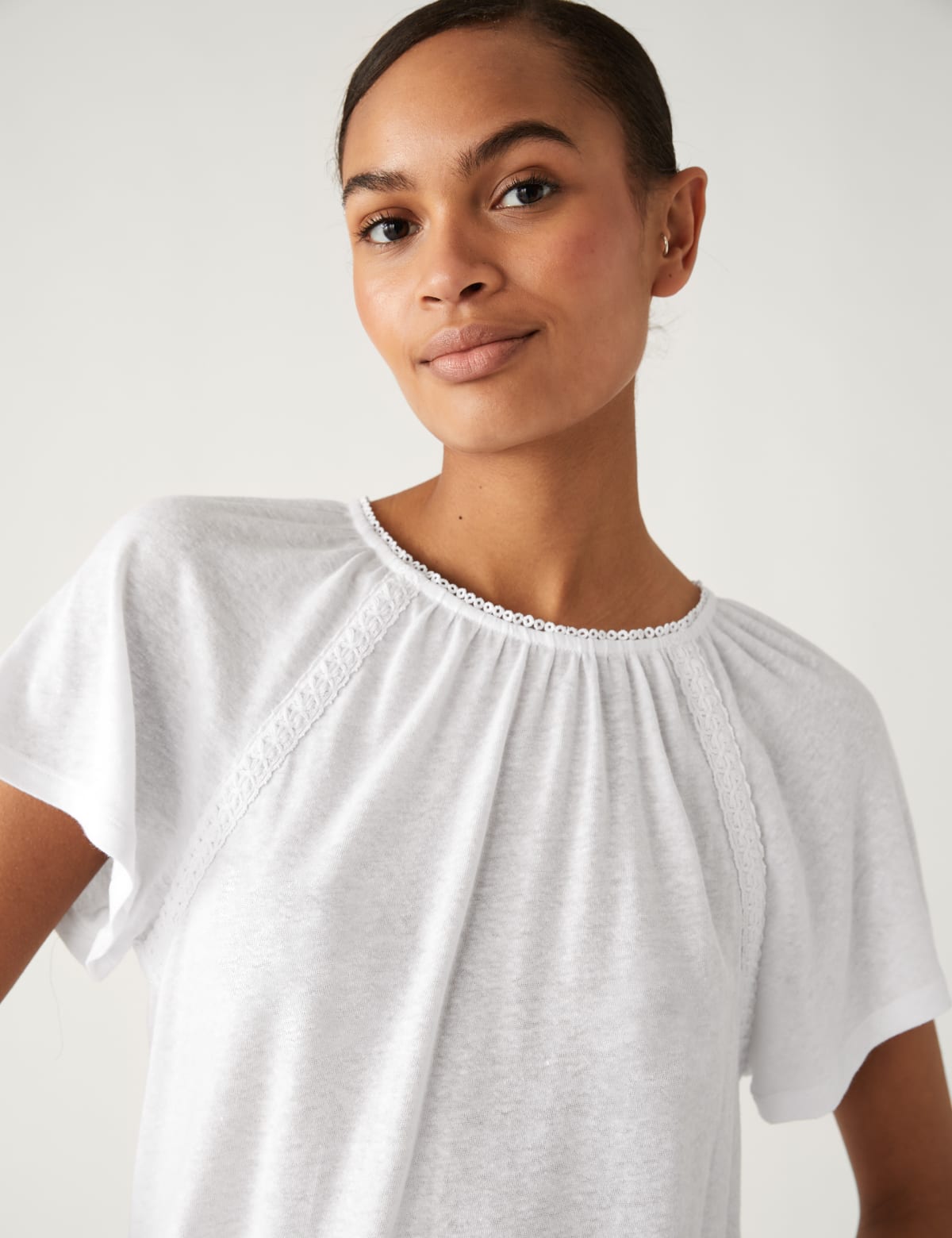 

Marks & Spencer Linen Rich Broderie Top (FEMALE, WHITE, 16)