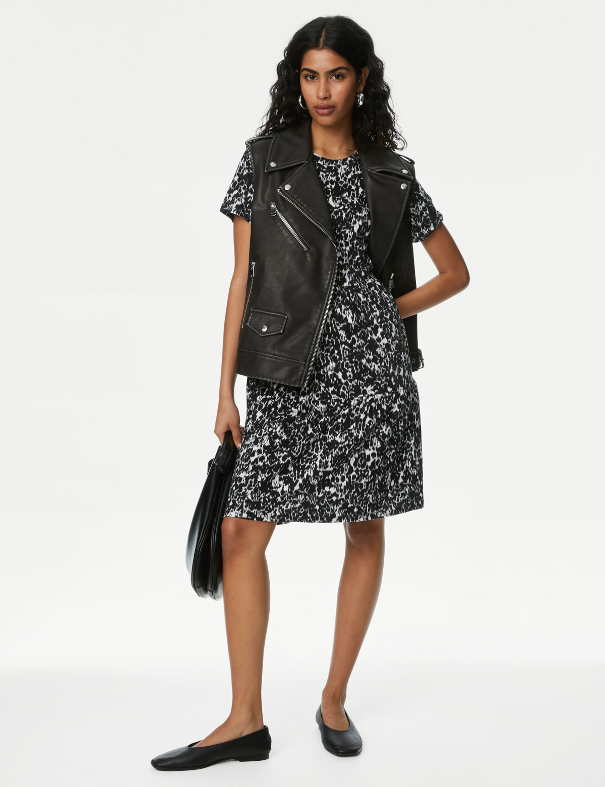 

Marks & Spencer Jersey Animal Print Skater Dress (FEMALE, BLACK MIX, 16-PET)