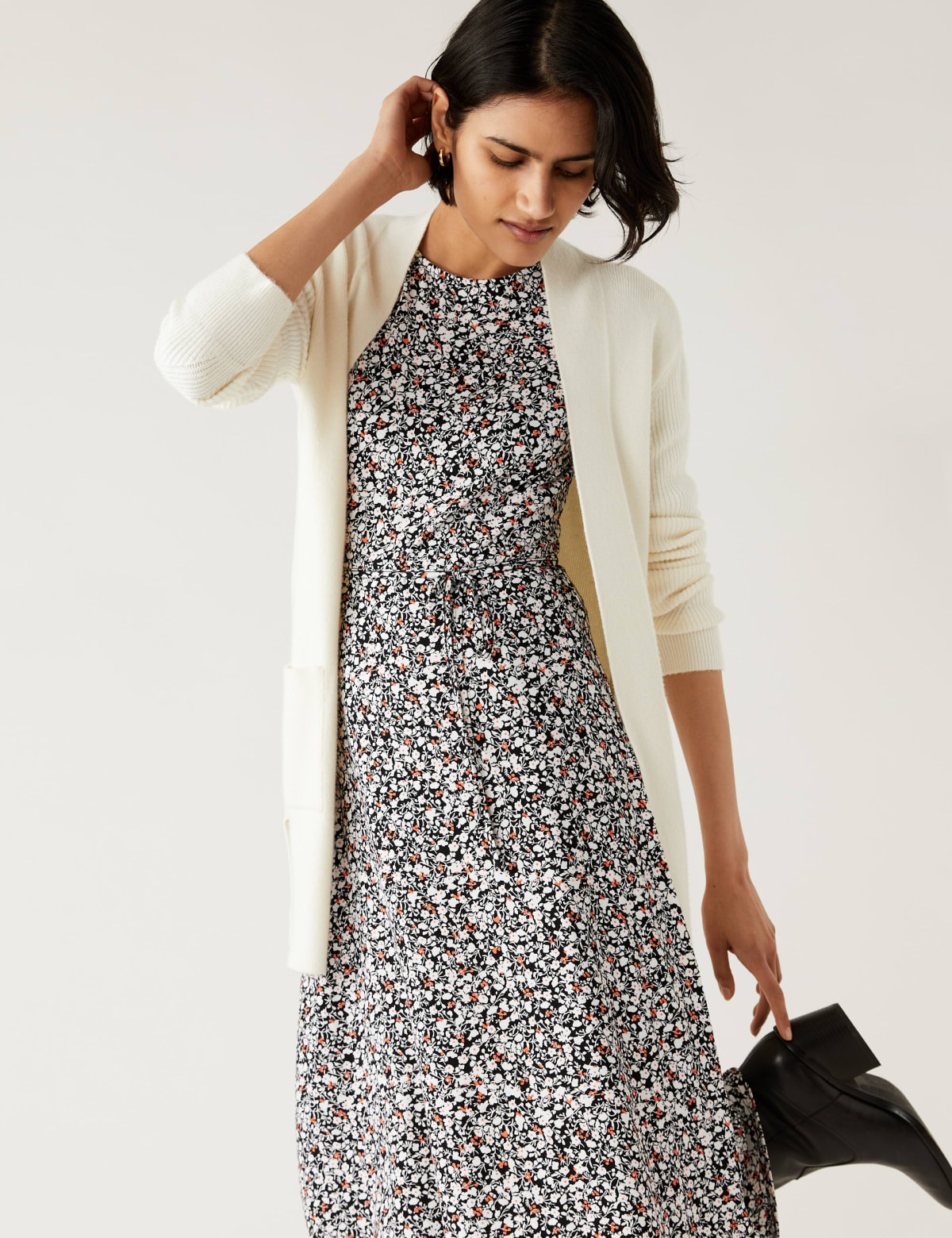 

Marks & Spencer Jersey Printed Tie Waist Midi Tea Dress (FEMALE, BLACK MIX, 6-PET)