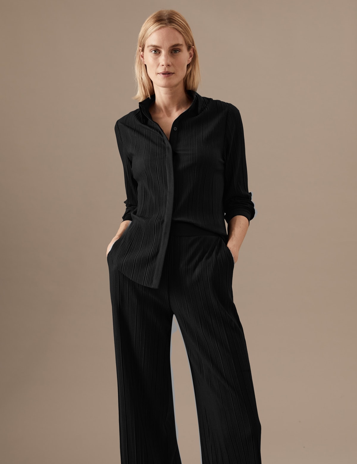 

Marks & Spencer Jersey Plisse Collared Relaxed Shirt (FEMALE, BLACK, 16)