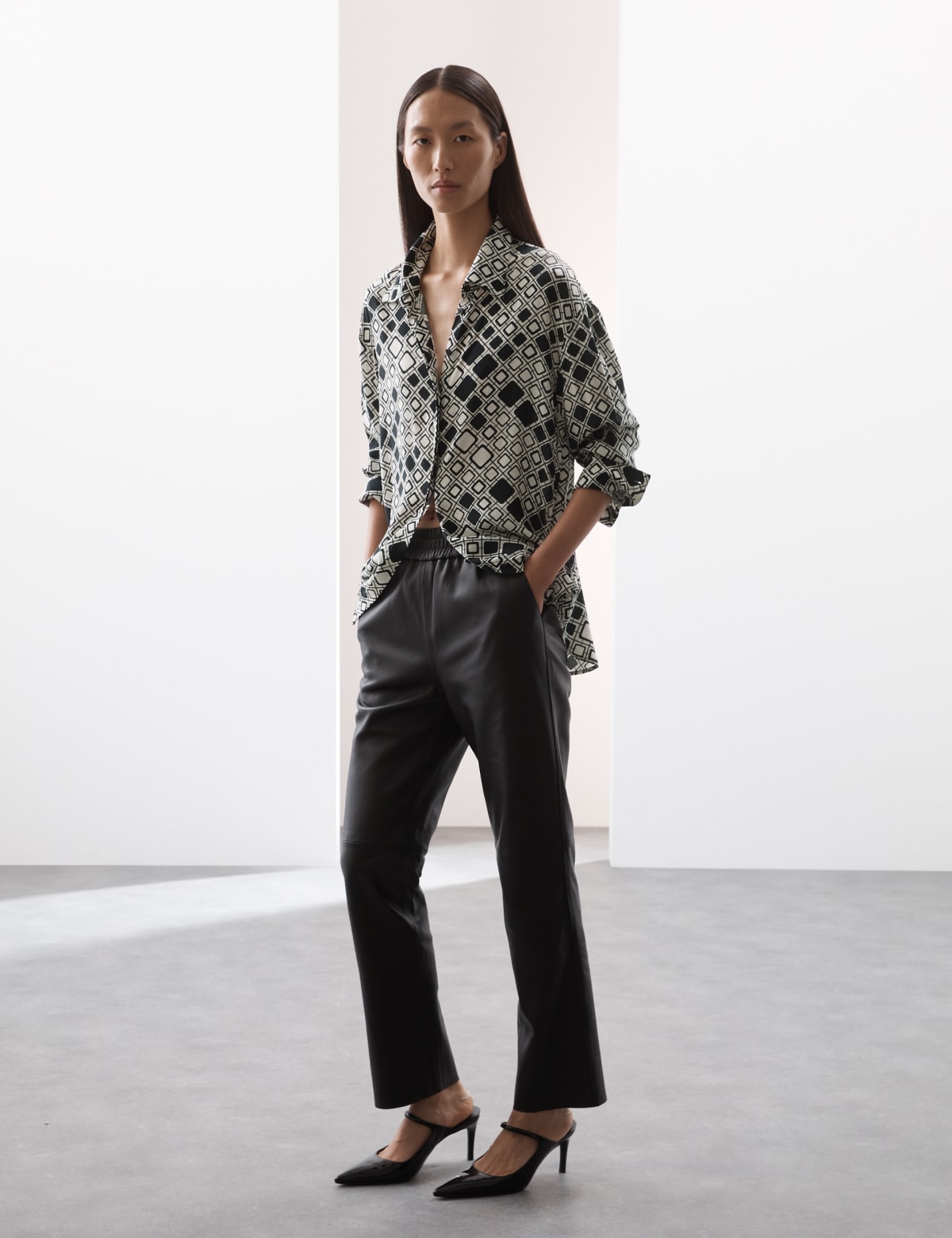 

Marks & Spencer Cupro Rich Printed Collared Shirt (FEMALE, BLACK MIX, 14)