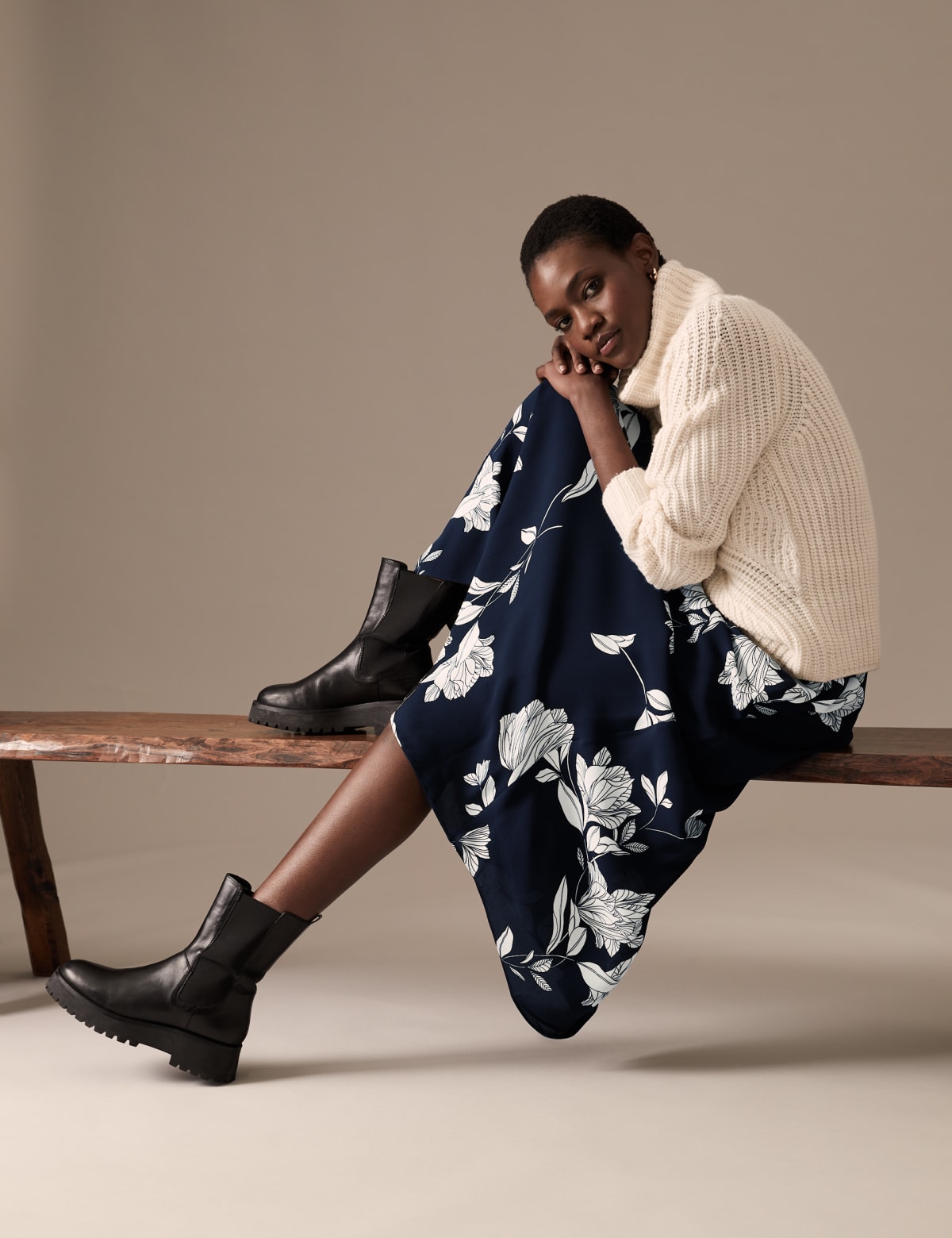 

Marks & Spencer Floral Midaxi A-Line Skirt (FEMALE, NAVY MIX, 6)