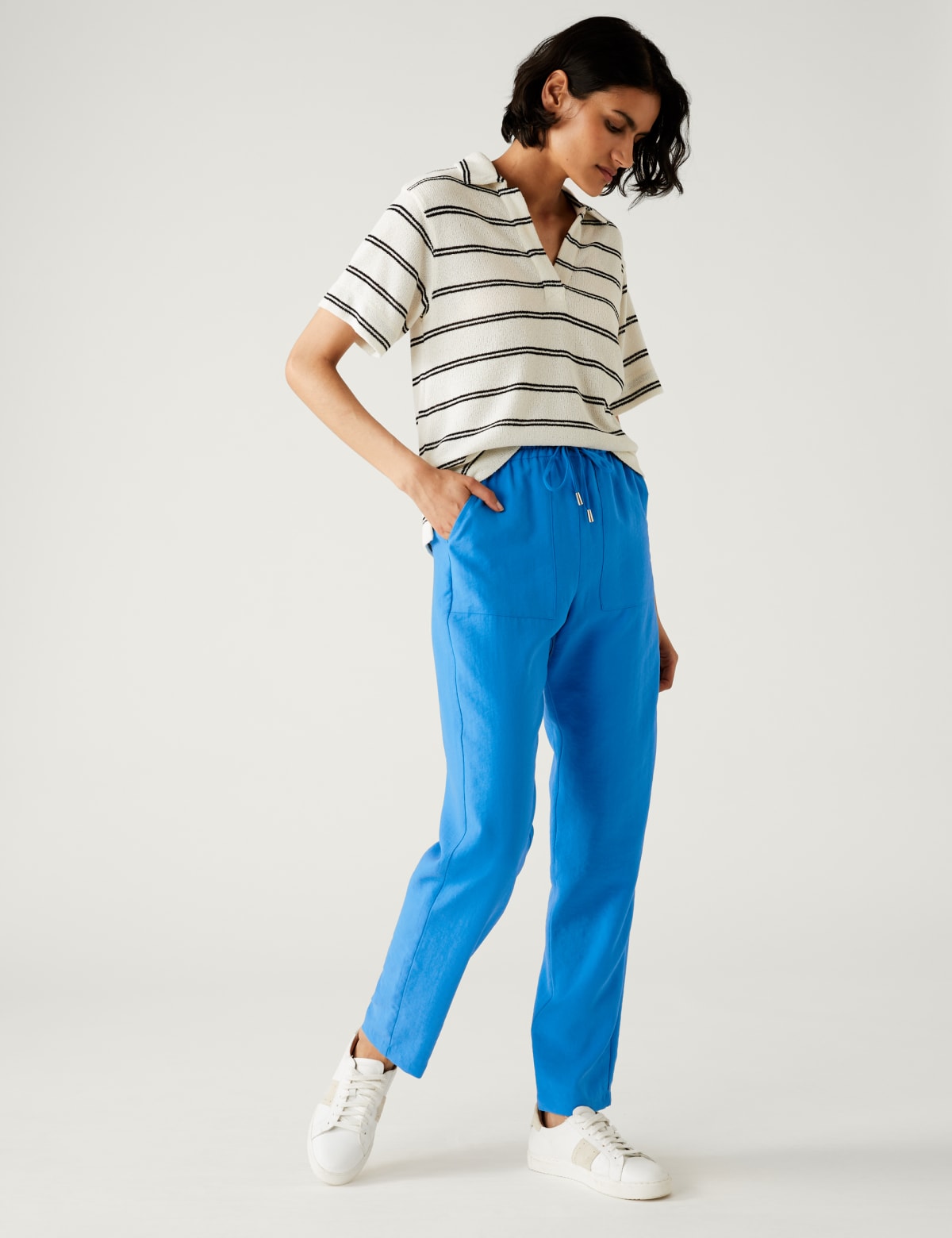 

Marks & Spencer Lyocell Rich Tapered Ankle Grazer Trousers (FEMALE, TURQUOISE, 10-REG)
