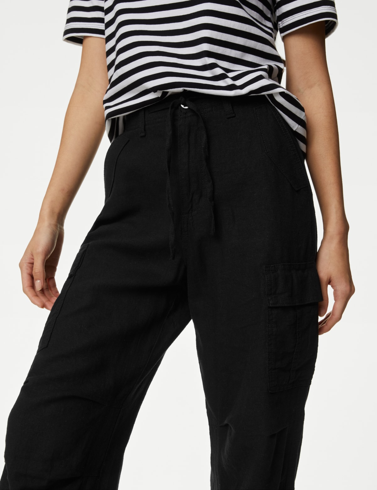 

Marks & Spencer Linen Rich Straight Leg Cargo Trousers (FEMALE, BLACK, 8-REG)
