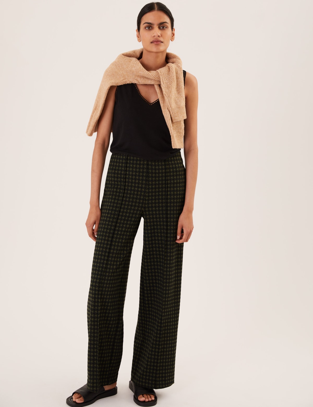 

Marks & Spencer Jersey Dogtooth Wide Leg Trousers (FEMALE, KHAKI MIX, 6-REG)