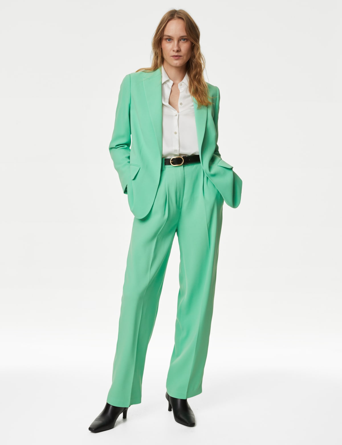 

Marks & Spencer Crepe Relaxed Single Breasted Blazer (FEMALE, LEAF, 10)