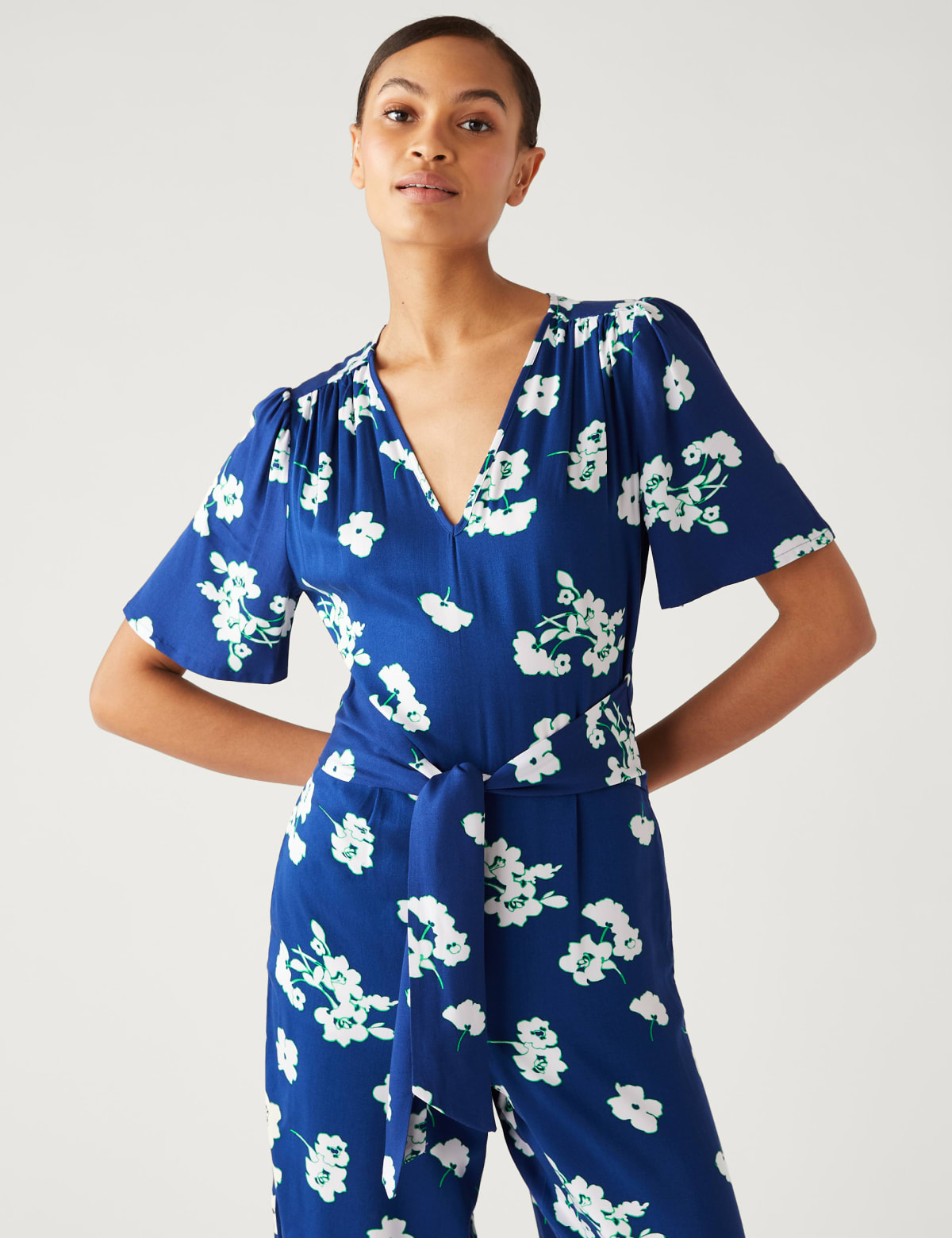 

Marks & Spencer Floral Tie Detail Short Sleeve Jumpsuit (FEMALE, DARK BLUE MIX, 6-REG)