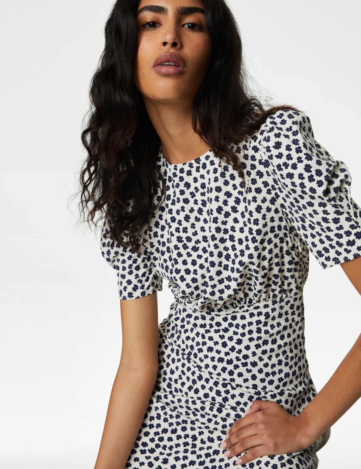 

Marks & Spencer Printed Puff Sleeve Midaxi Tea Dress (FEMALE, IVORY MIX, 14-PET)