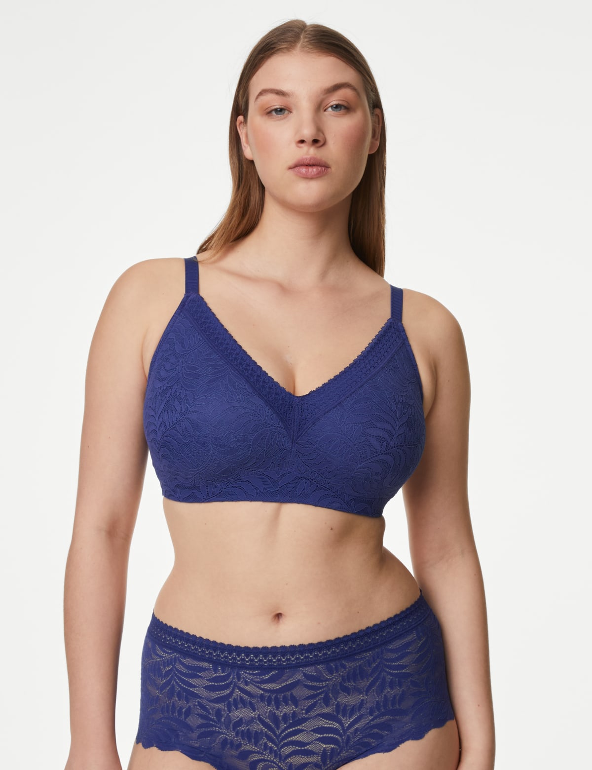 

Marks & Spencer Flexifit™ Lace Non Wired Minimiser Bra C-H (FEMALE, BRIGHT INDIGO, 38-C)