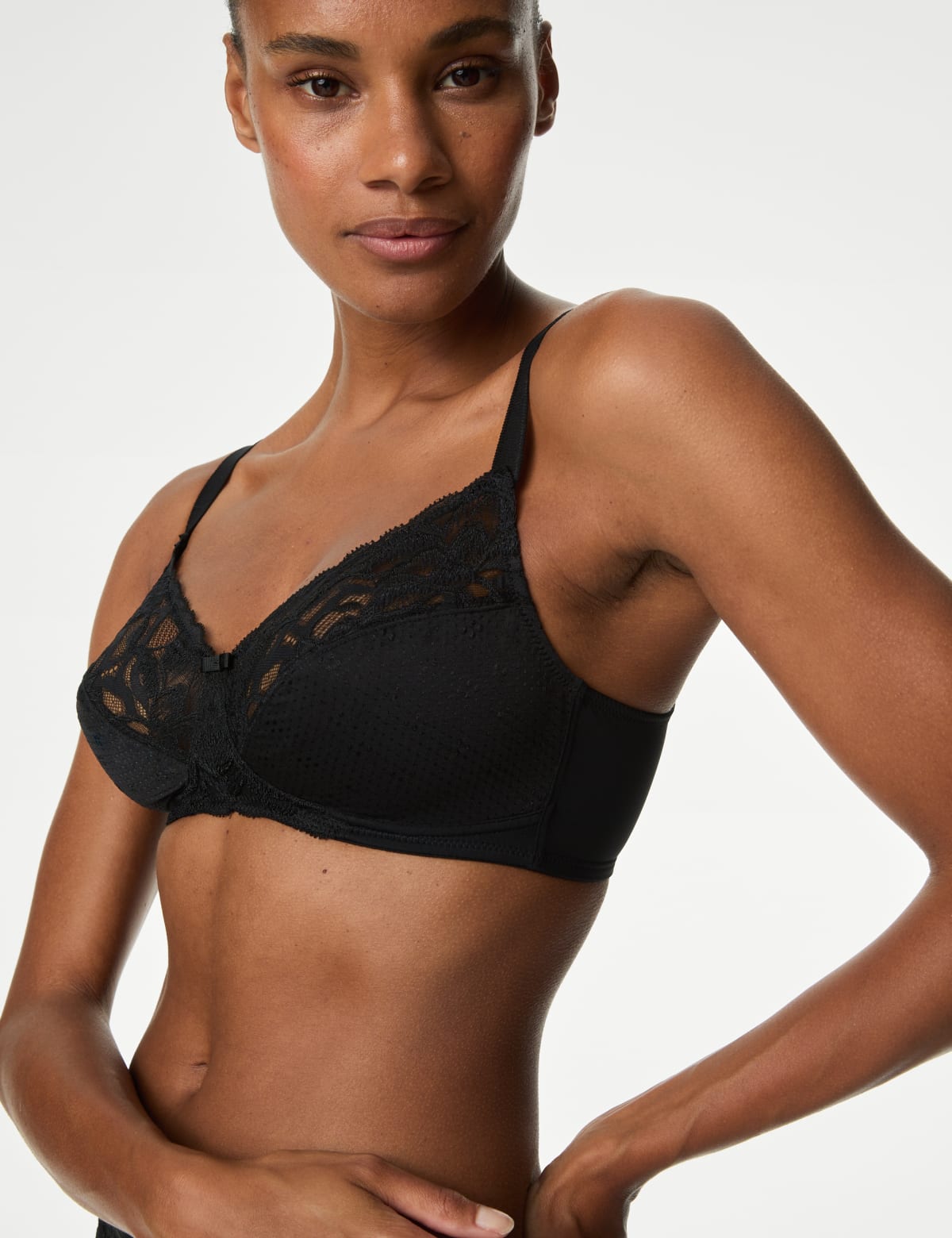 

Marks & Spencer Wild Blooms Non-Padded Full Cup Bra A-E (FEMALE, BLACK, 40-D)