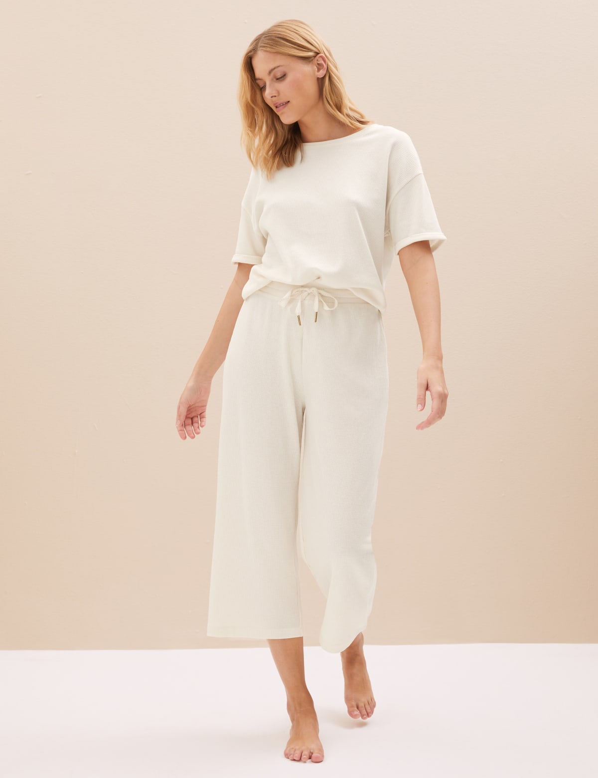 

Marks & Spencer Cotton Blend Waffle Cropped Pyjama Bottoms (FEMALE, IVORY, XS-REG)