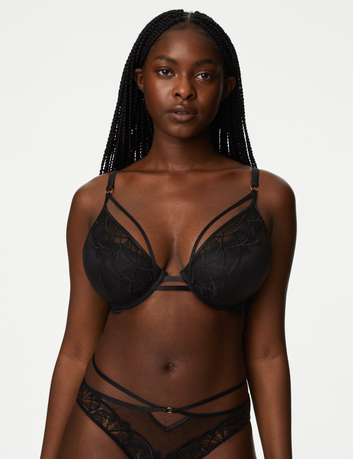 

Marks & Spencer Maya Embroidery Wired Plunge Bra A-E (FEMALE, BLACK, 34-C)