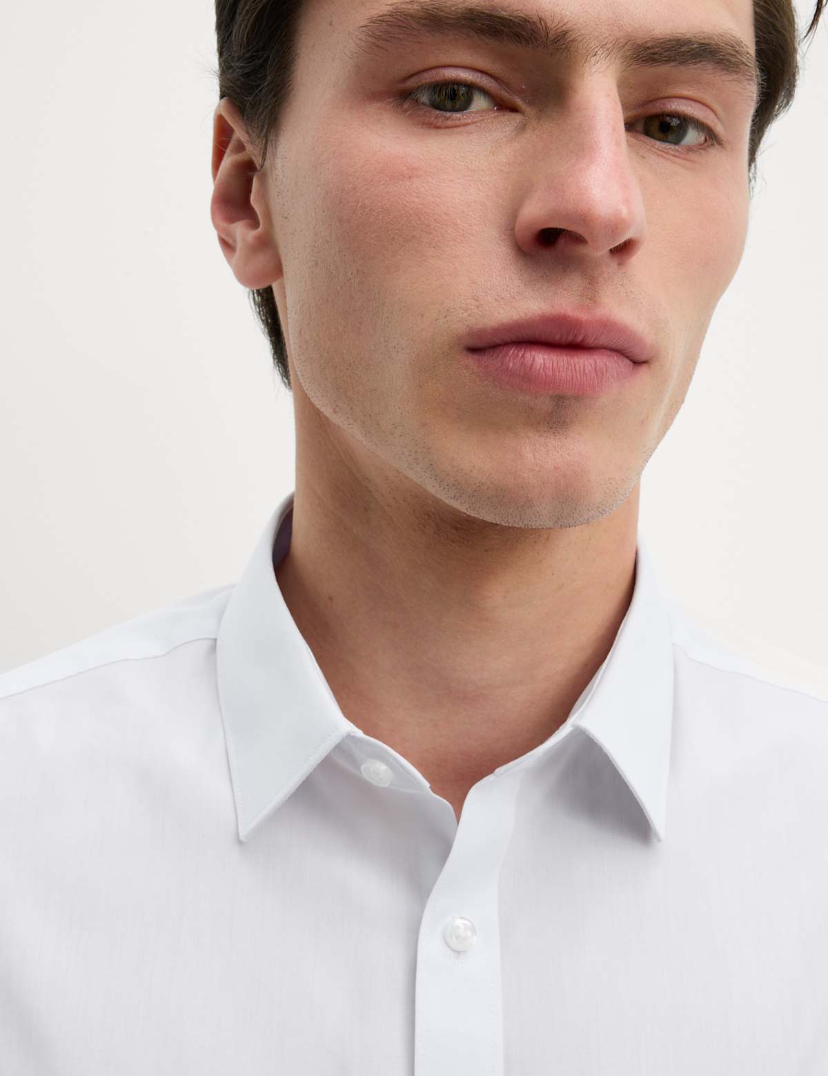

Marks & Spencer Regular Fit Easy Iron Cotton Blend Shirt (MALE, WHITE, 16.5)