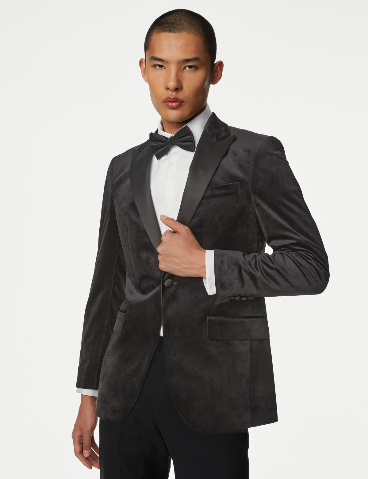 

Marks & Spencer Slim Fit Velvet Peak Lapel Jacket (UNISEX, BLACK, 40-REG)