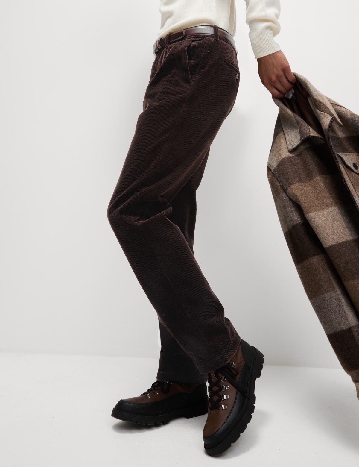 

Marks & Spencer Regular Fit Luxury Single Pleat Corduroy Chinos (MALE, DARK CHOCOLATE, 32-31)