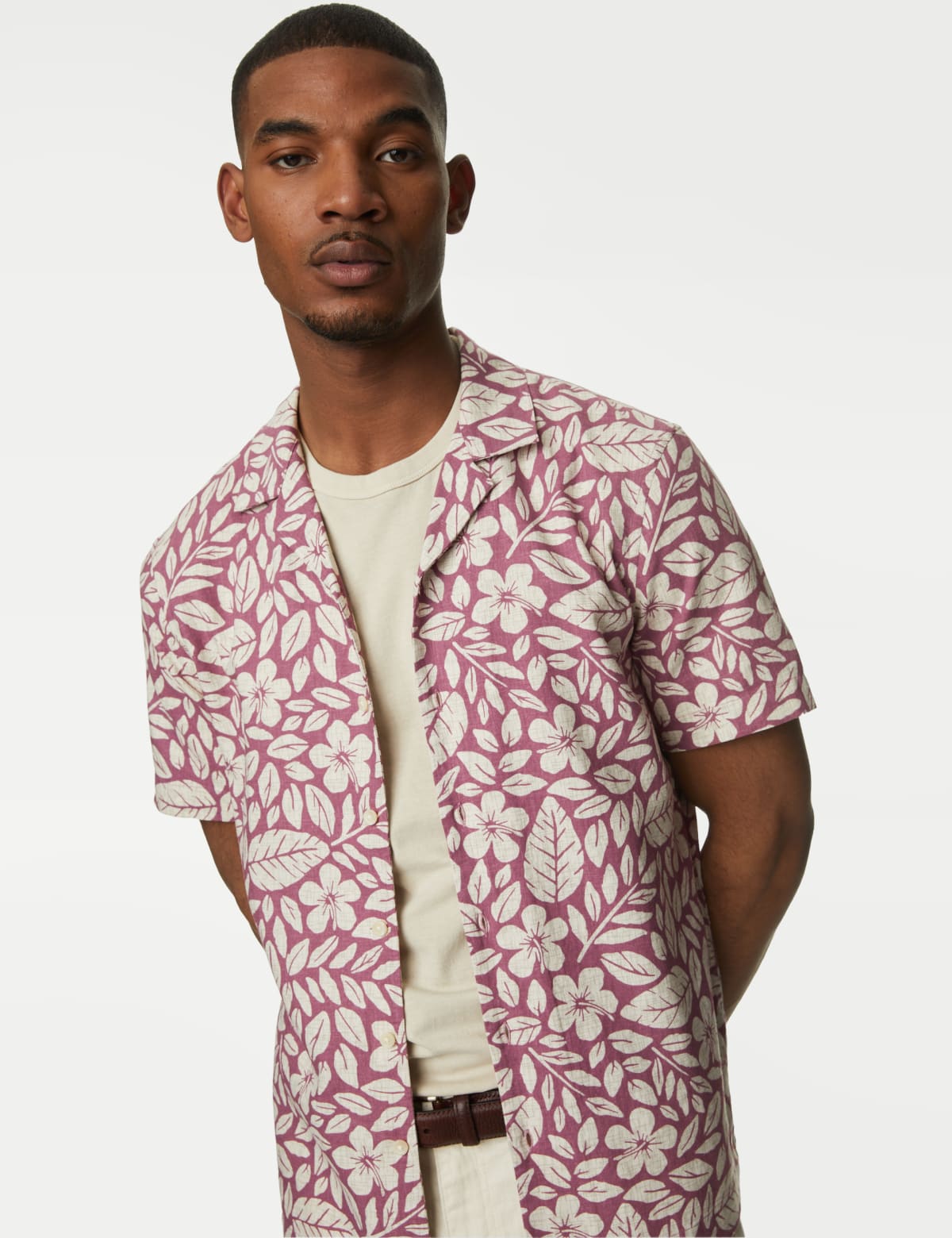 

Marks & Spencer Easy Iron Linen Rich Floral Shirt (MALE, BURGUNDY MIX, S-REG)