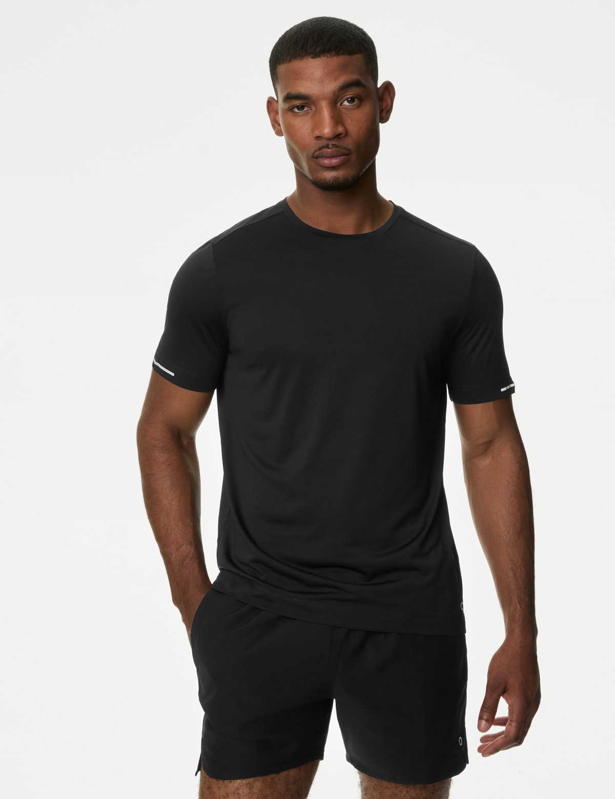 

Marks & Spencer Crew Neck T-Shirt (MALE, BLACK, XL-REG)