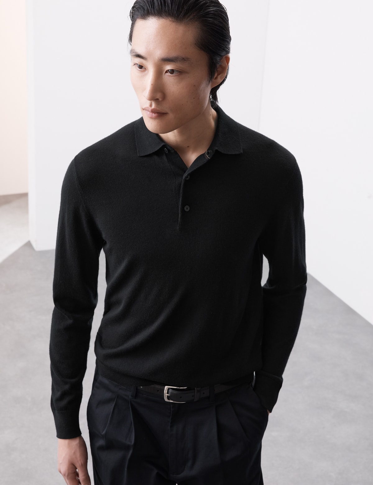 

Marks & Spencer Pure Extra Fine Merino Wool Knitted Polo Shirt (MALE, BLACK, L-REG)