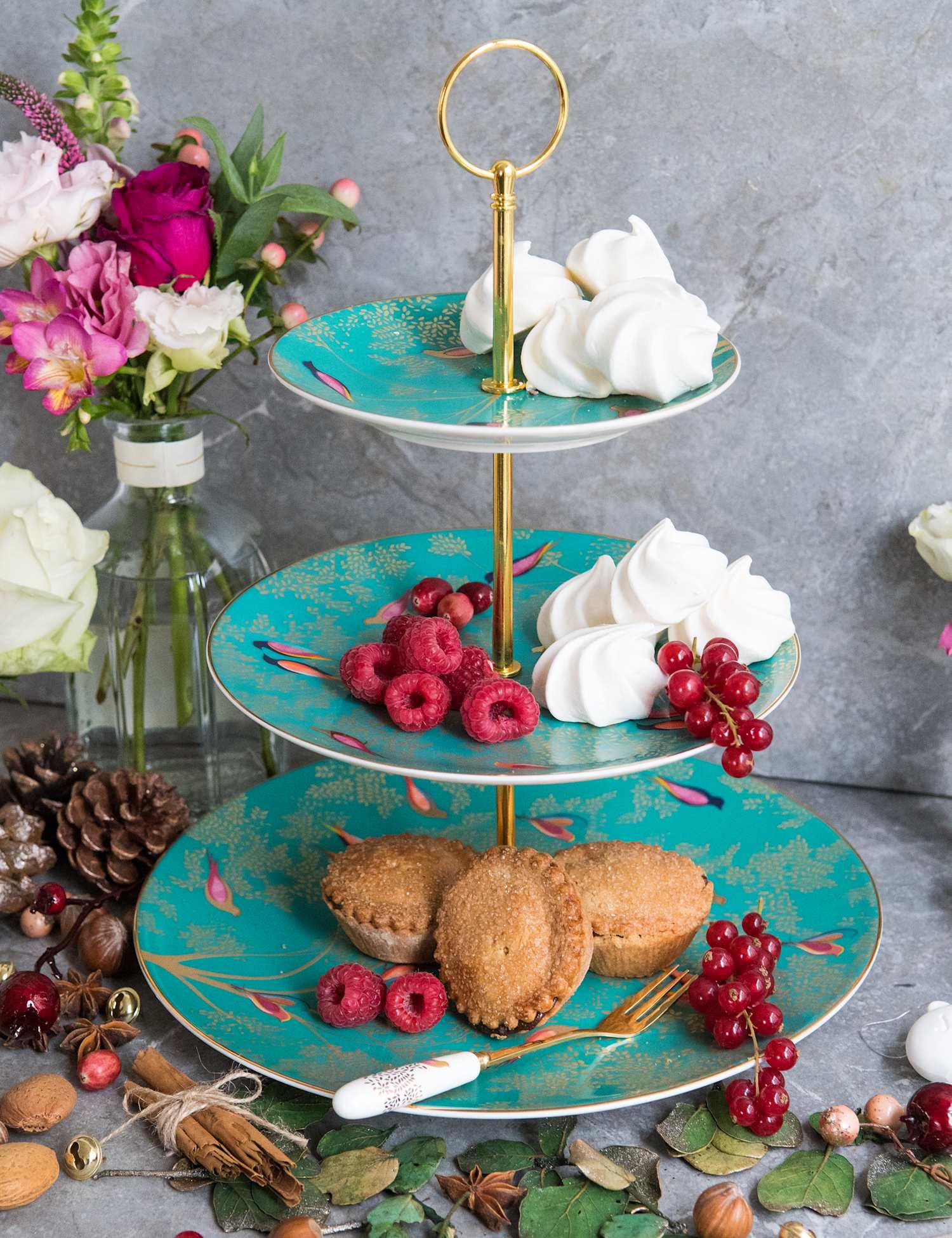 Image of Sara Miller Chelsea Cake Stand Green