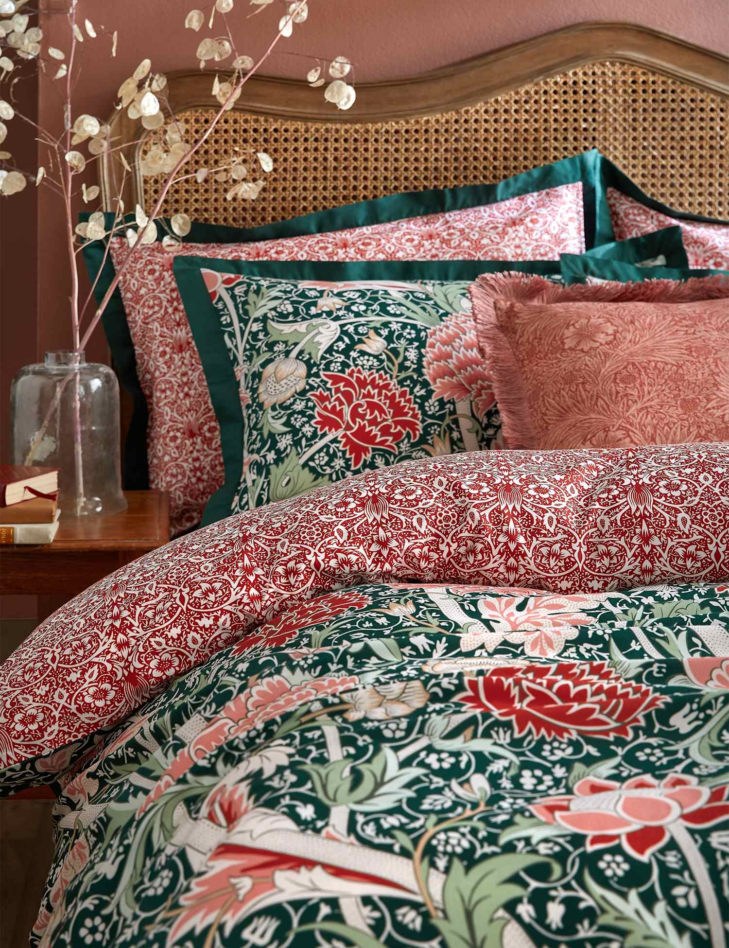 William Morris At Home 2 Pack Pure Cotton Cray Pillowcases Green Mix