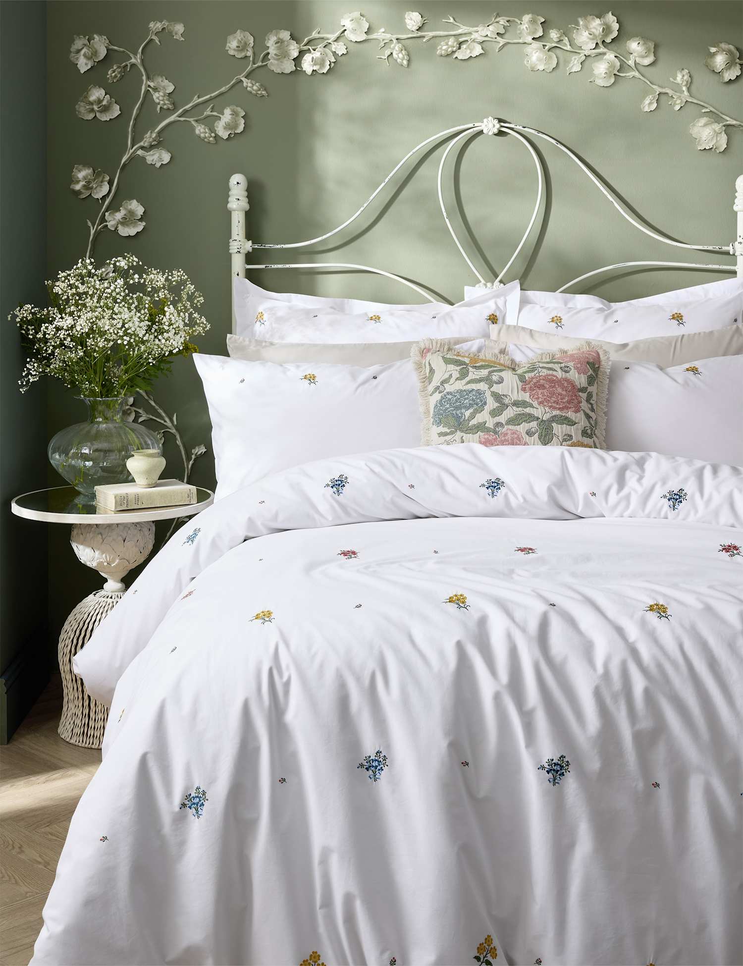 Historic Royal Palaces Pure Cotton Royal Embroidery Bedding Set White Mix