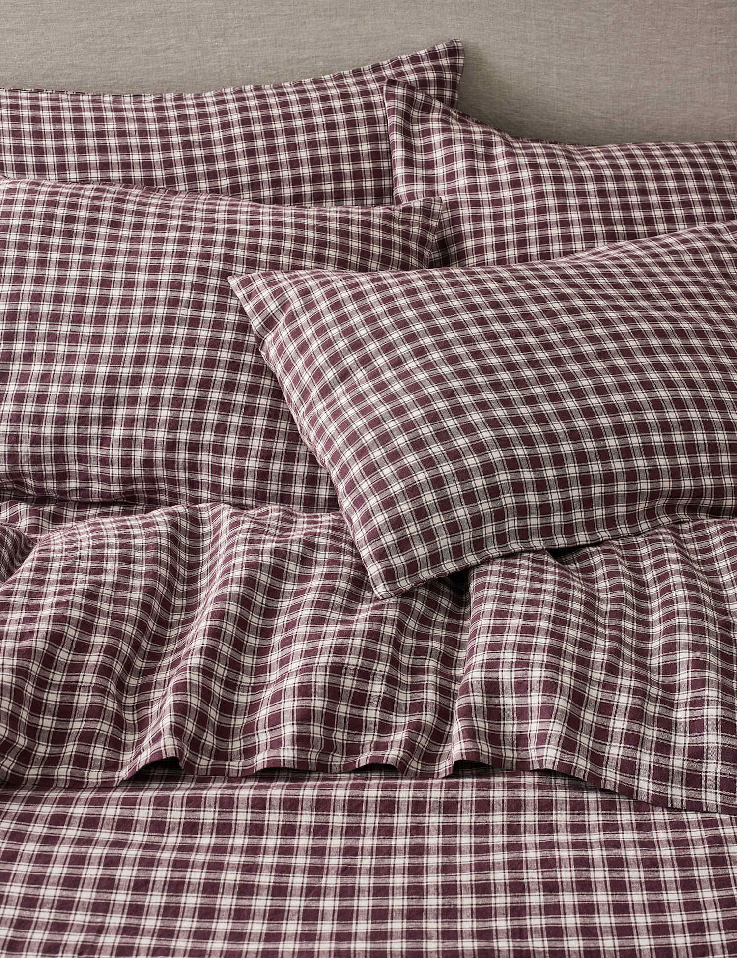 Piglet In Bed 2 Pack Pure Linen Patterned Pillowcase Set Dark Berry