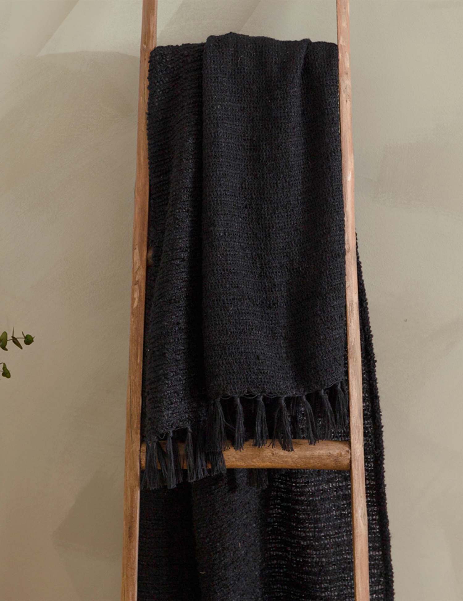 YARD Boucle Fringed Throw Black