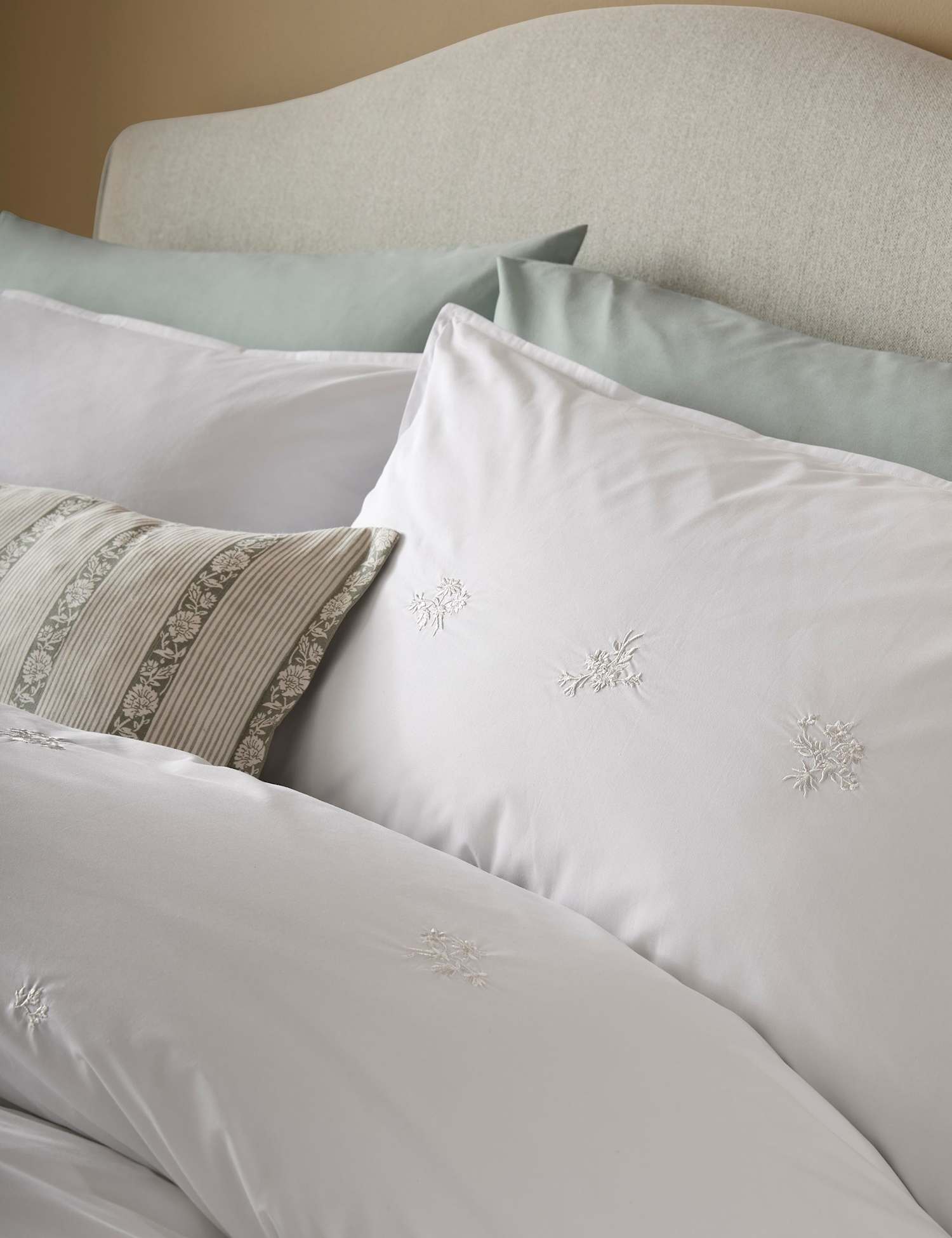 Laura Ashley Set of 2 Keeleigh Posy Pure Cotton Pillowcases White
