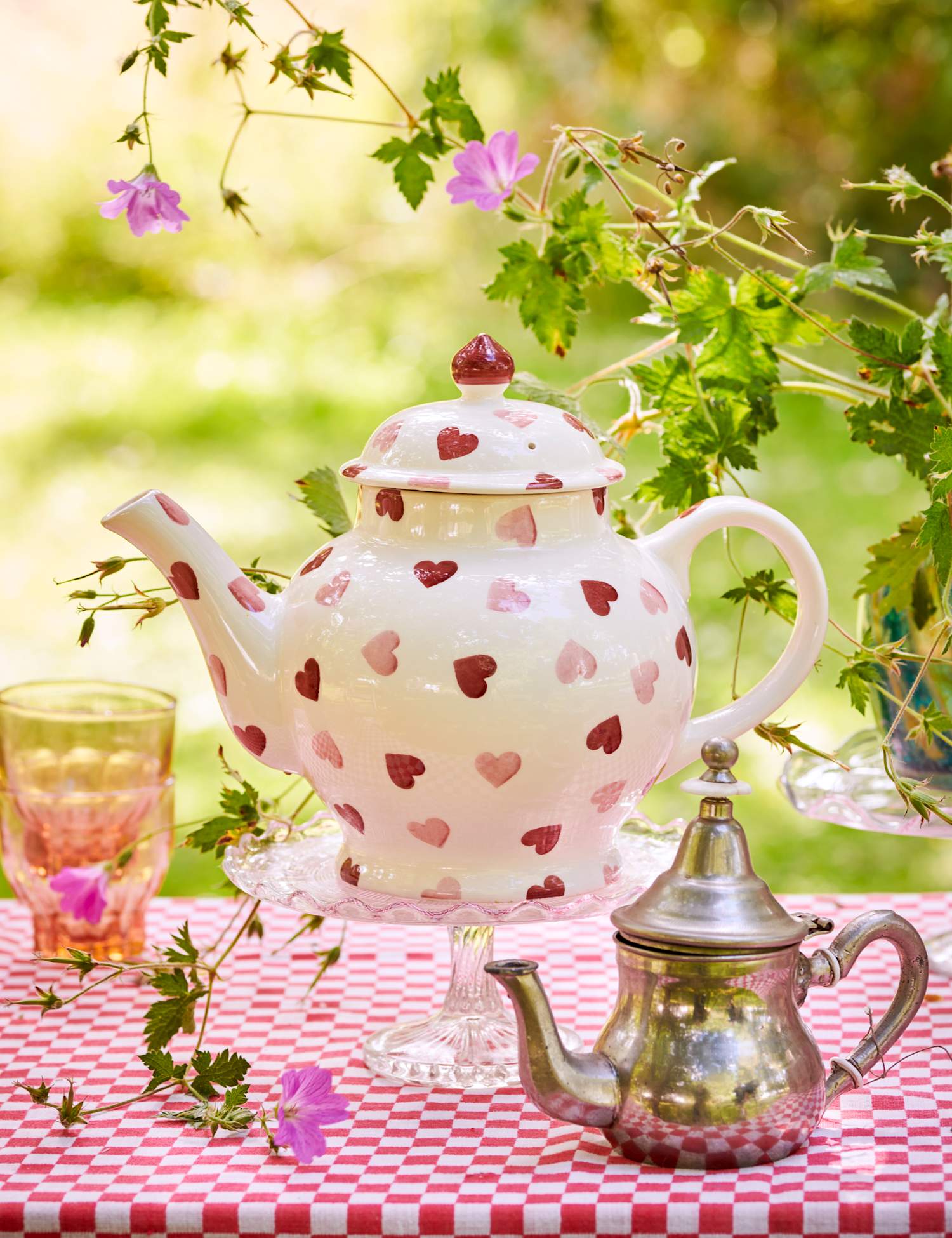 Image of Emma Bridgewater Pink Hearts Teapot Pink&hellip;