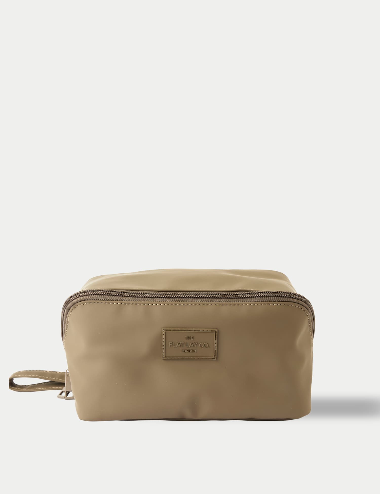 The Flat Lay Co. The Toiletry Carry Green