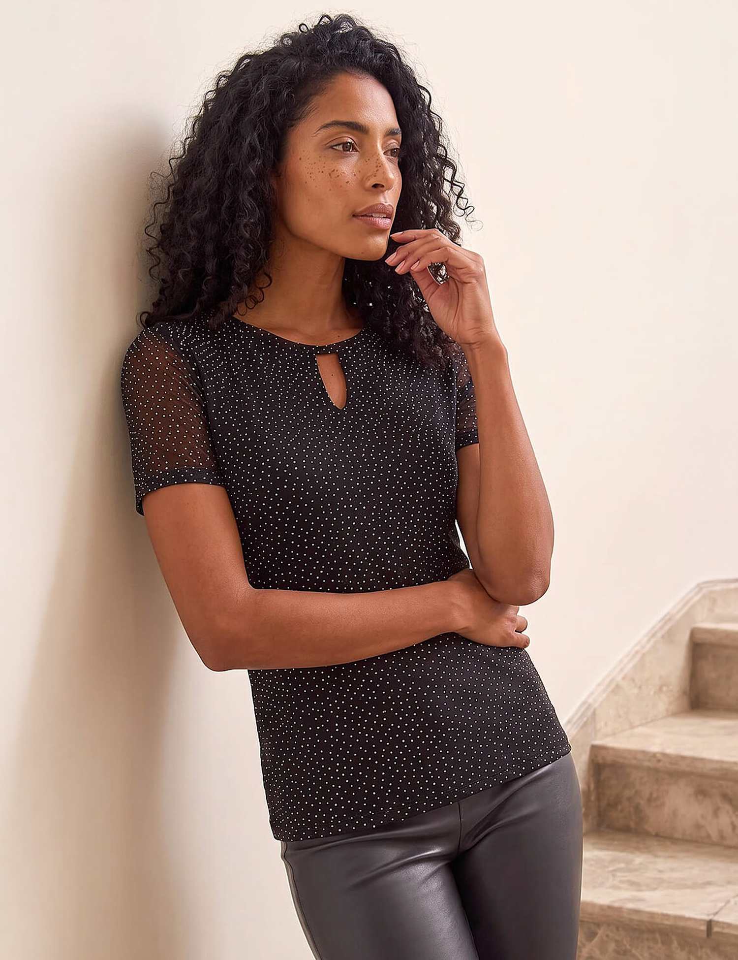 Roman Keyhole Regular Fit Top Black