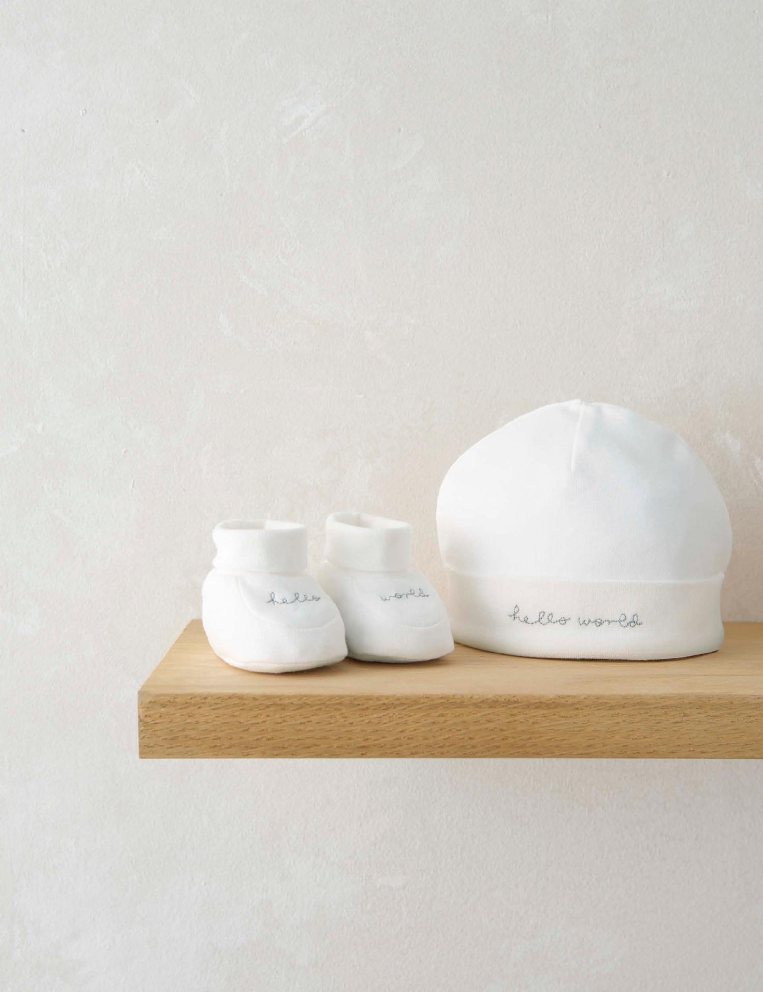 Mamas & Papas Hello World Hat and Booties Set (0-3 Mths) White Mix