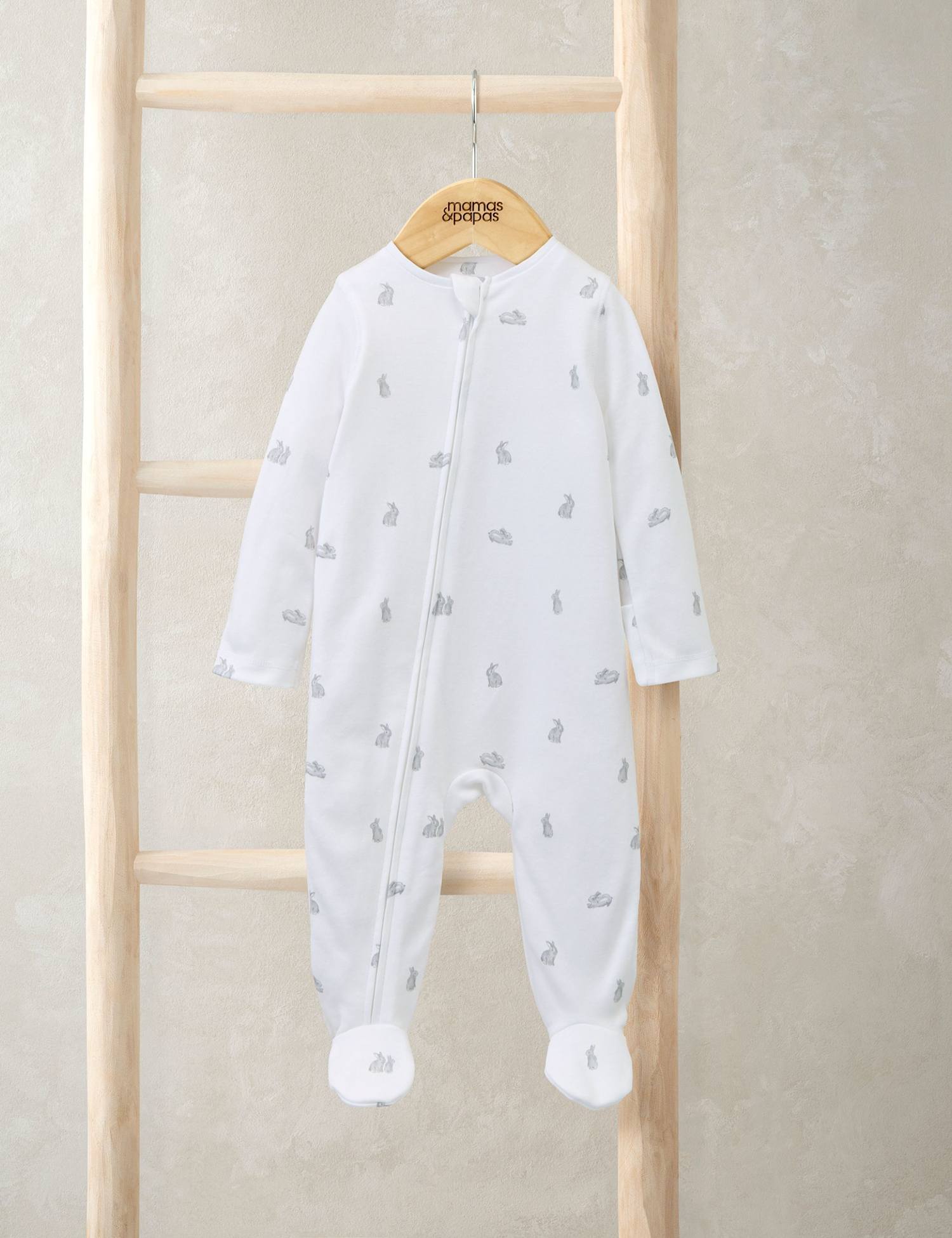 Mamas & Papas Pure Cotton Bunny Print Sleepsuit (6�lbs-6 Mths) White