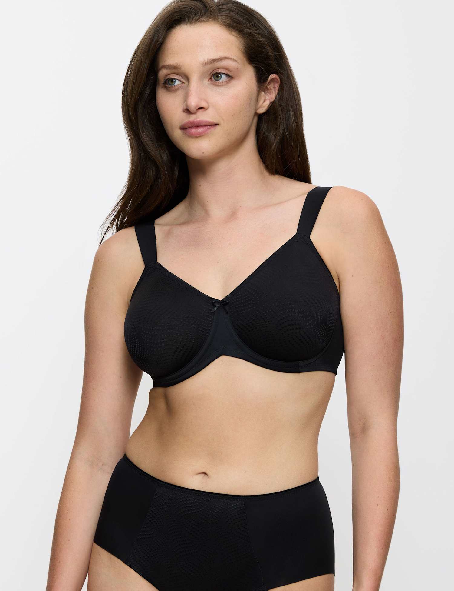 Triumph Essential Wired Minimiser Bra C-F Black