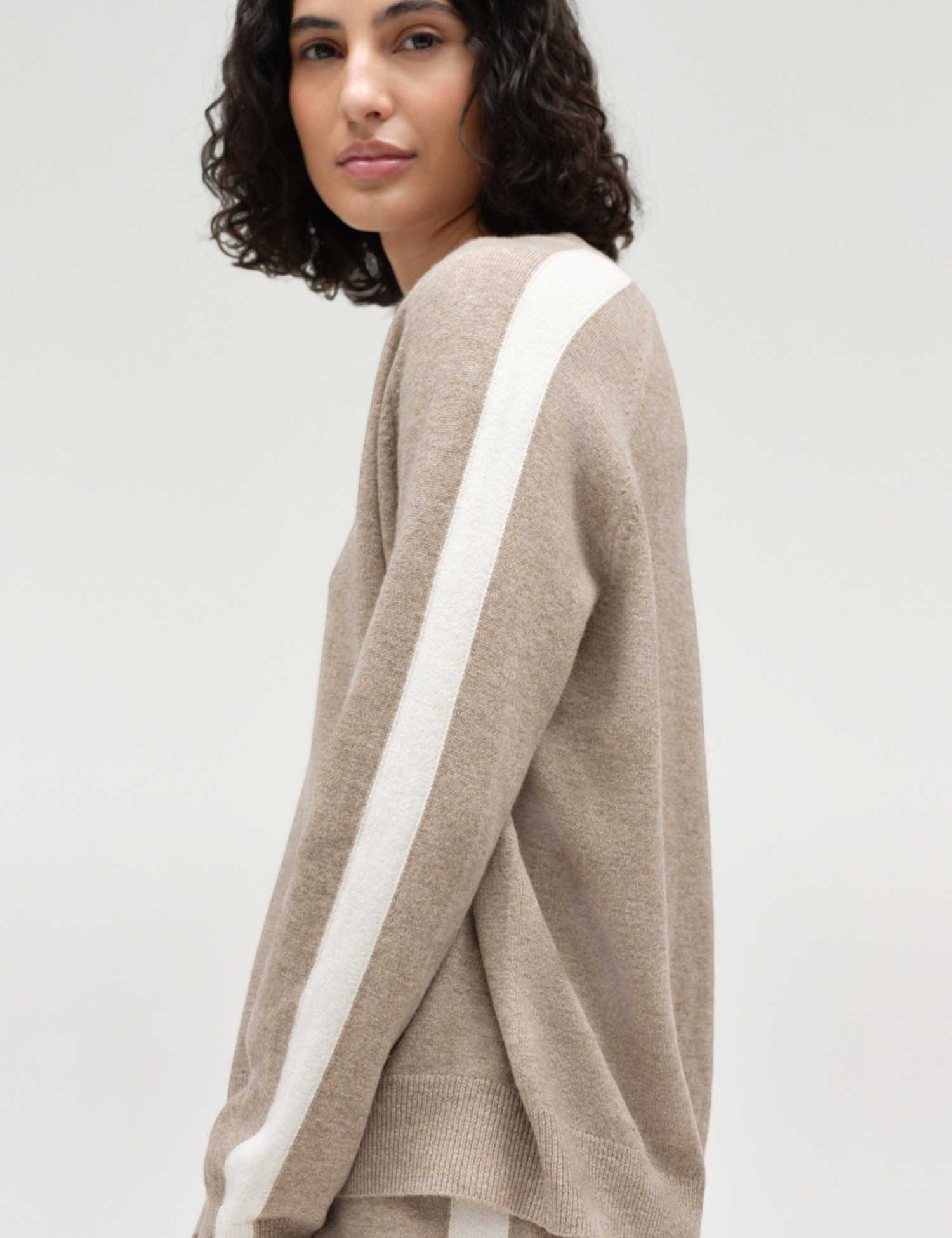 Chinti & Parker Wool Rich Jacquard V Neck Jumper with Cashmere Stone