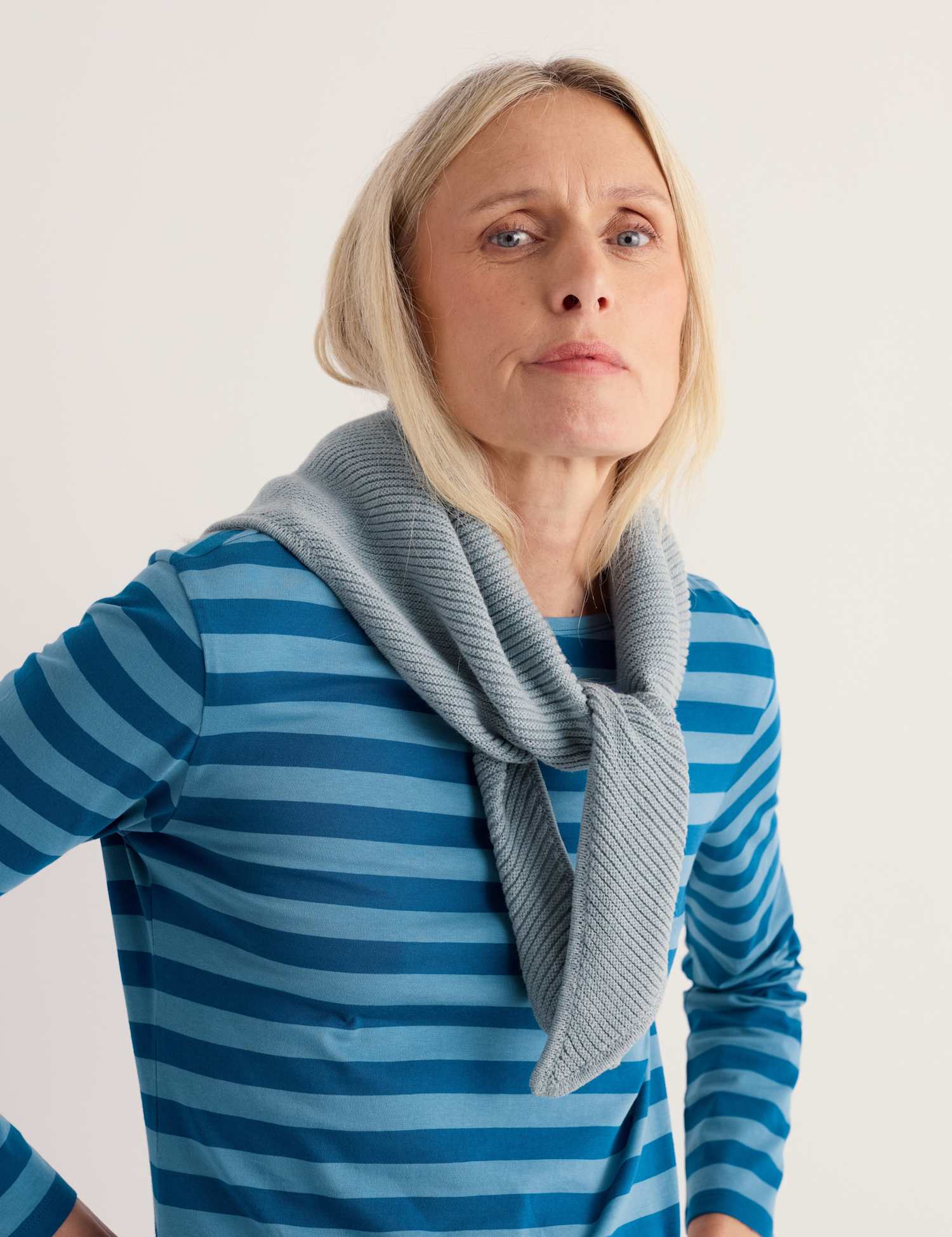 Seasalt Cornwall Pure Cotton Knitted Triangle Scarf Blue