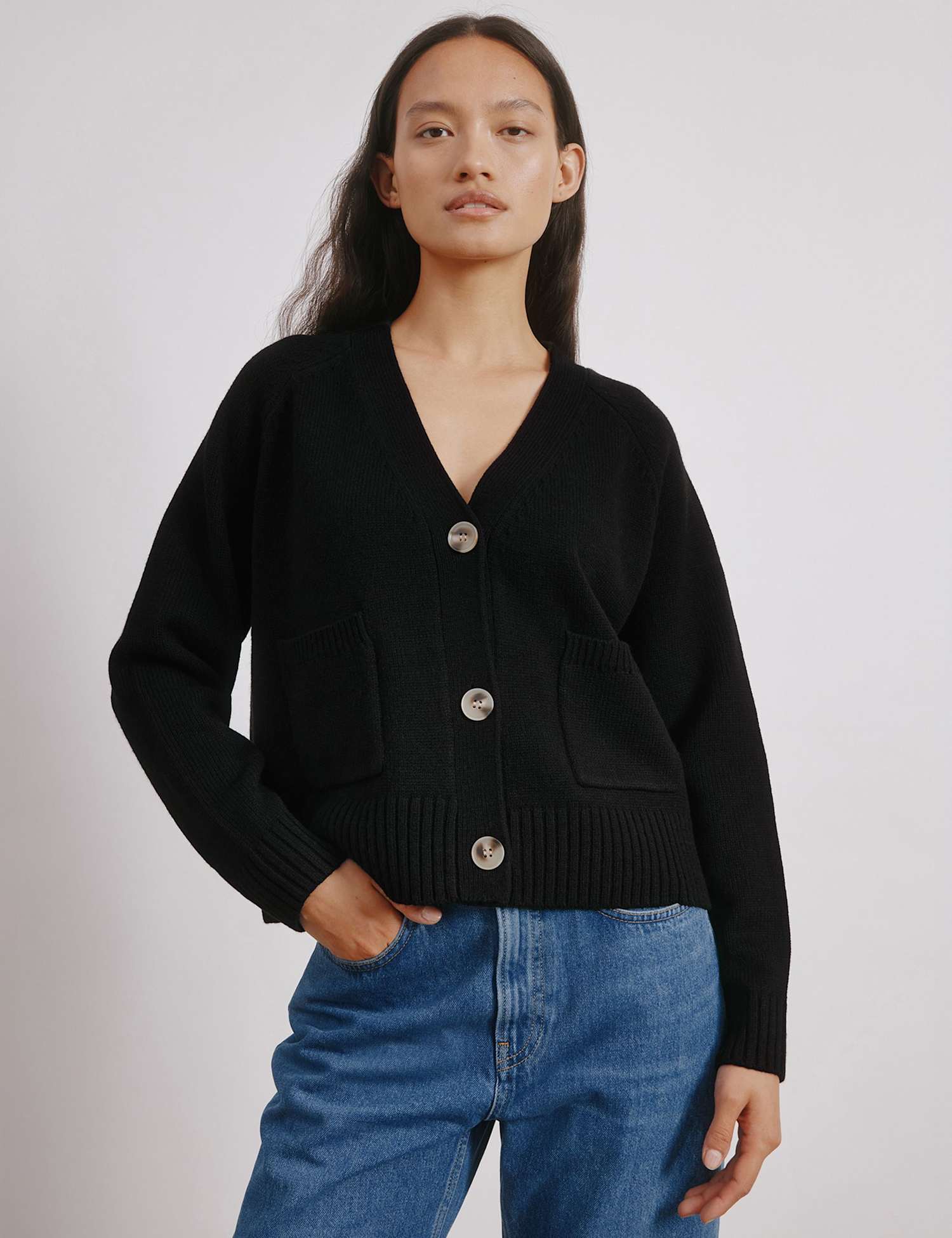 Albaray V-Neck Relaxed Cardigan with Wool Black