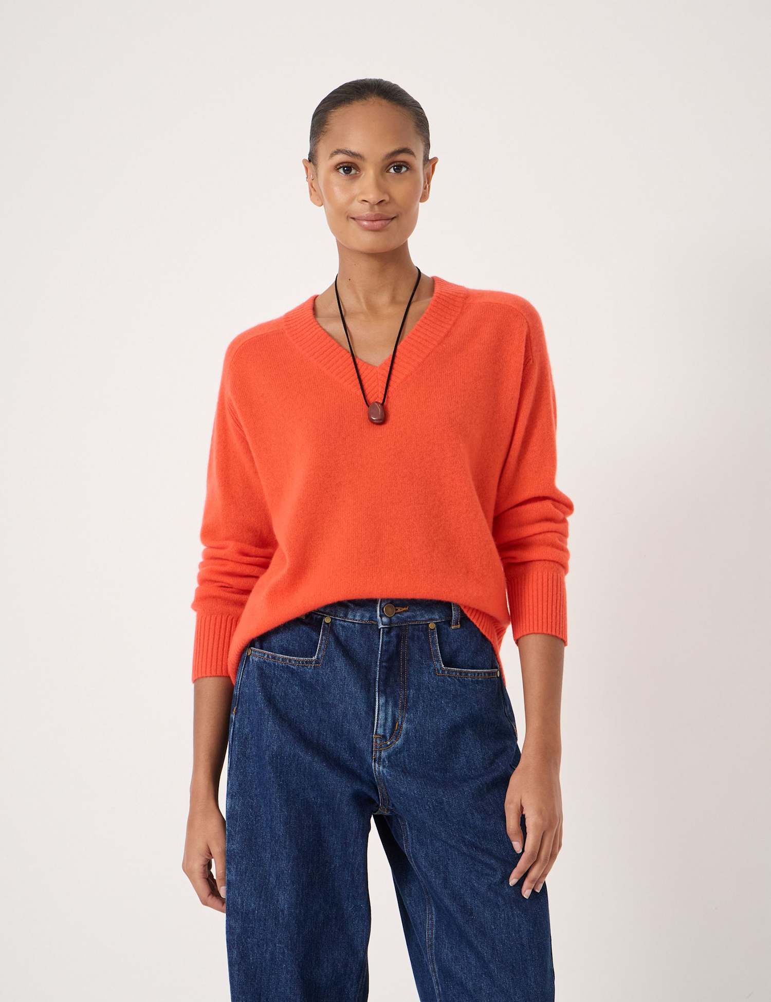 HUSH Cashmere Rich V-Neck Jumper Red