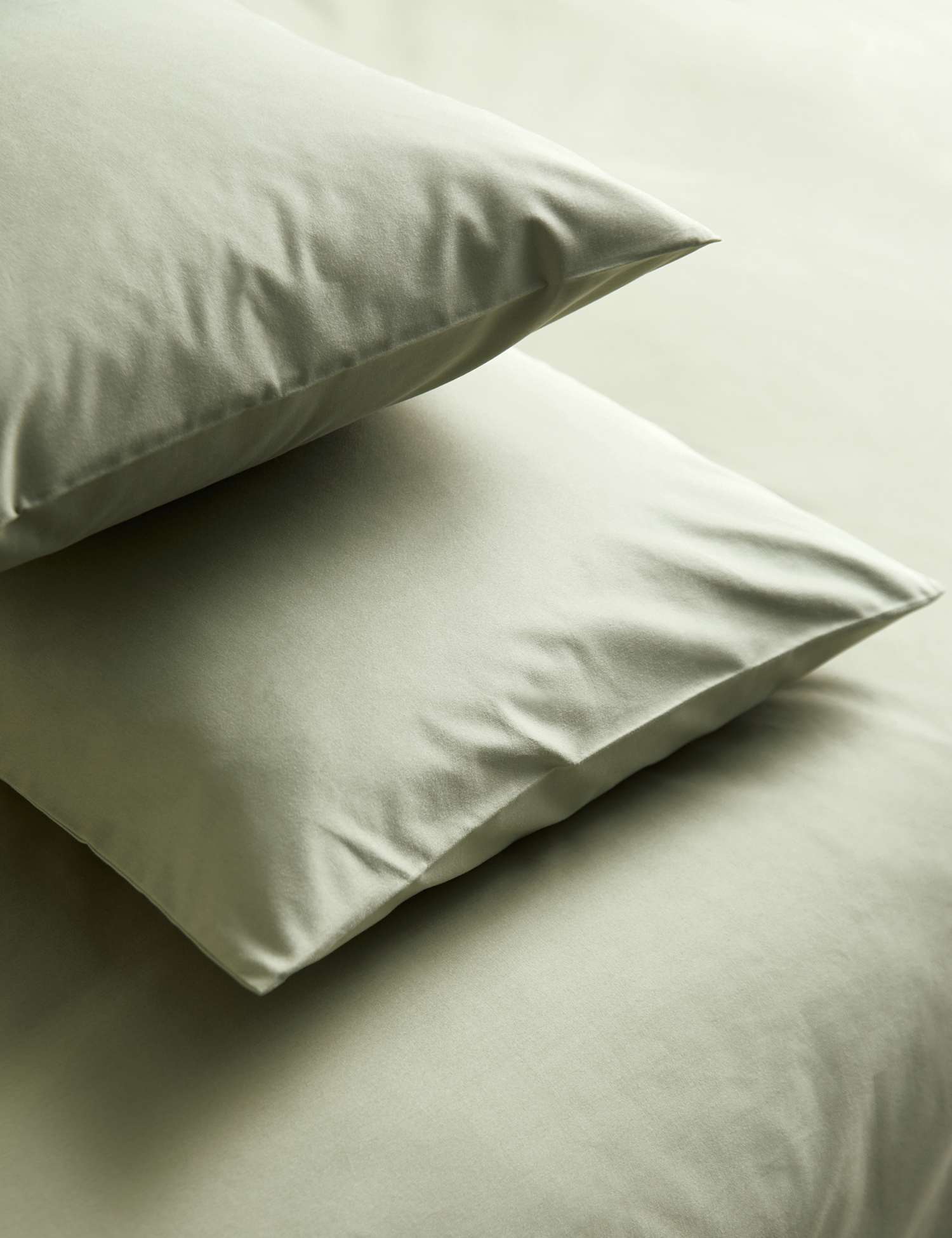 M&S 2 Pack Body Sensor™ Pure Cotton Pillowcases Green