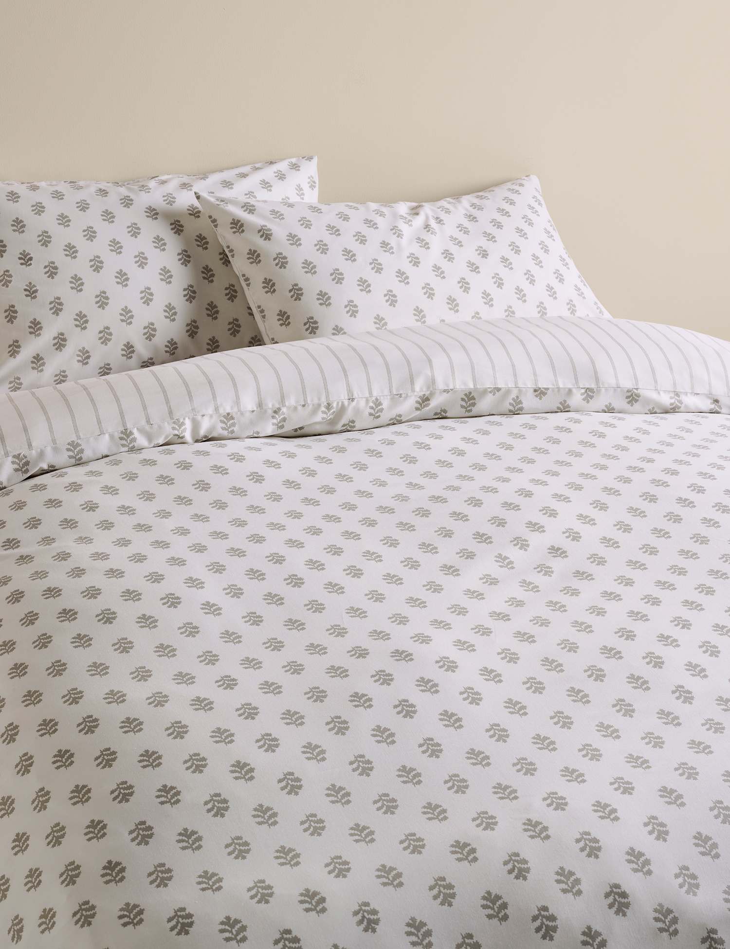 M&S Cotton Blend Reversible Leaf Bedding Set Marble