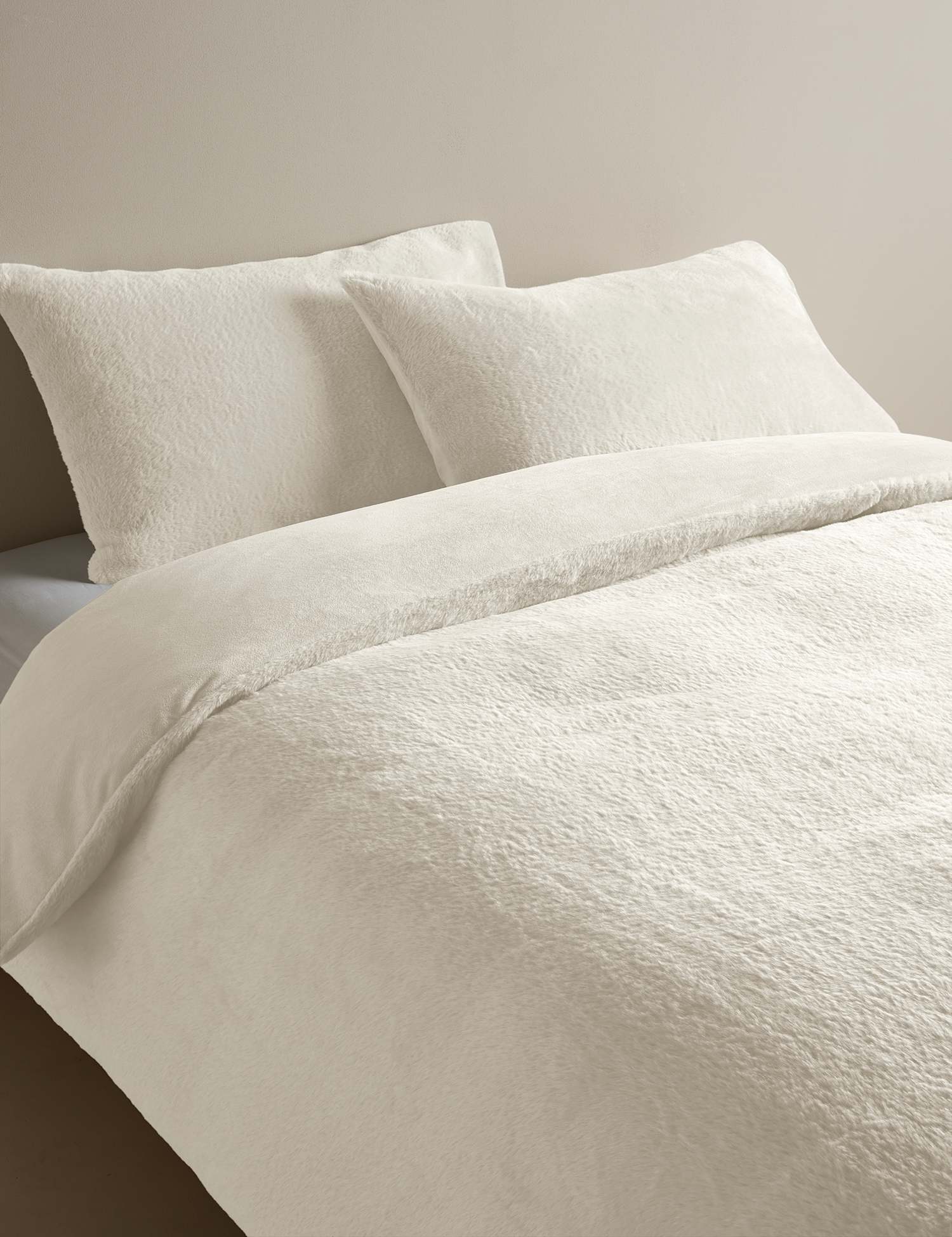 M&S Supersoft Faux Fur Bedding Set Cream