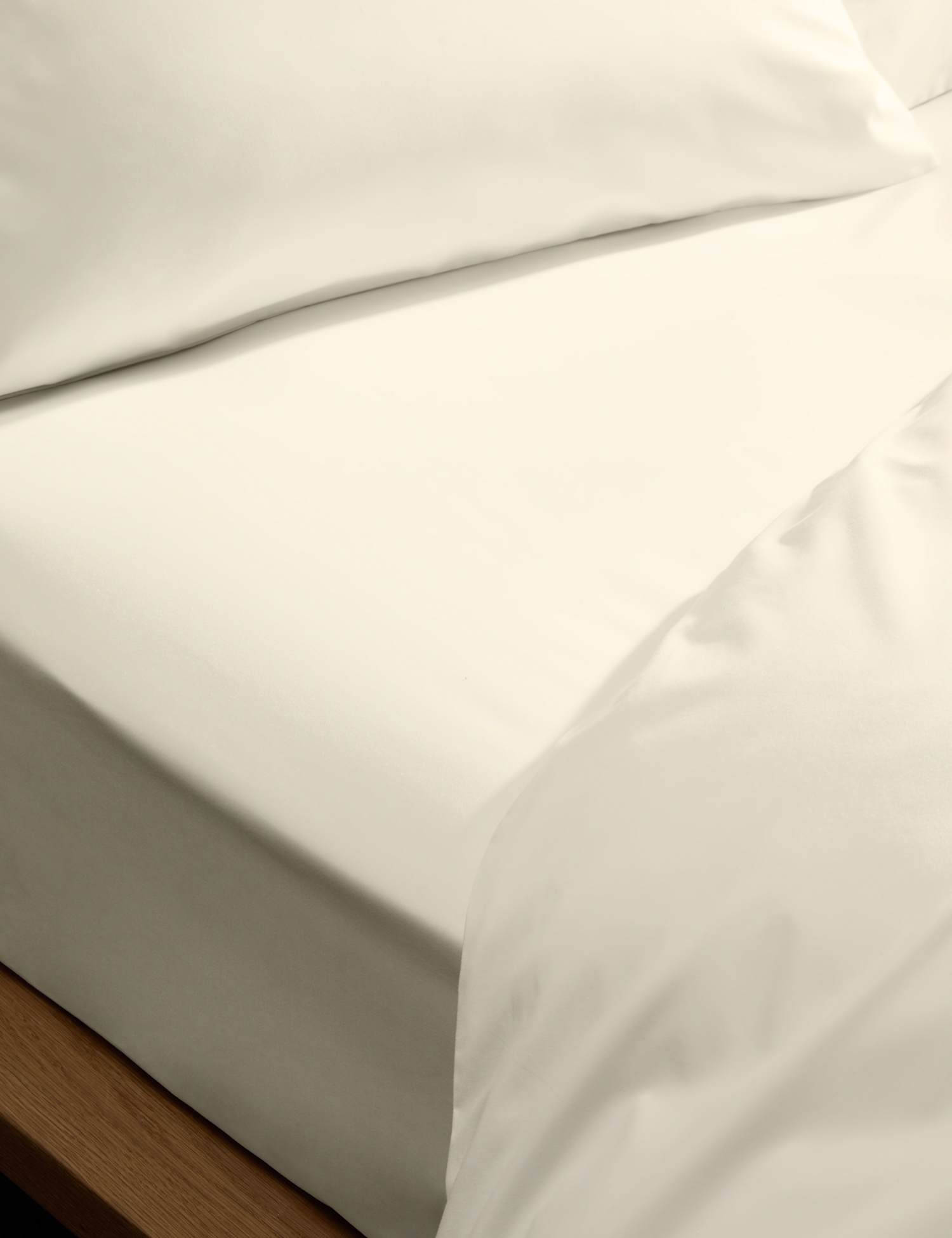 M&S Egyptian Cotton 230 Thread Count Crisp Extra Deep Fitted Sheet Cream