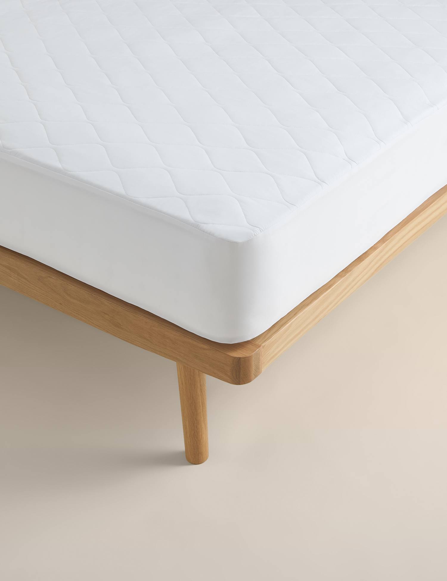 Body Sensor� Body Temperature Control Mattress Protector White