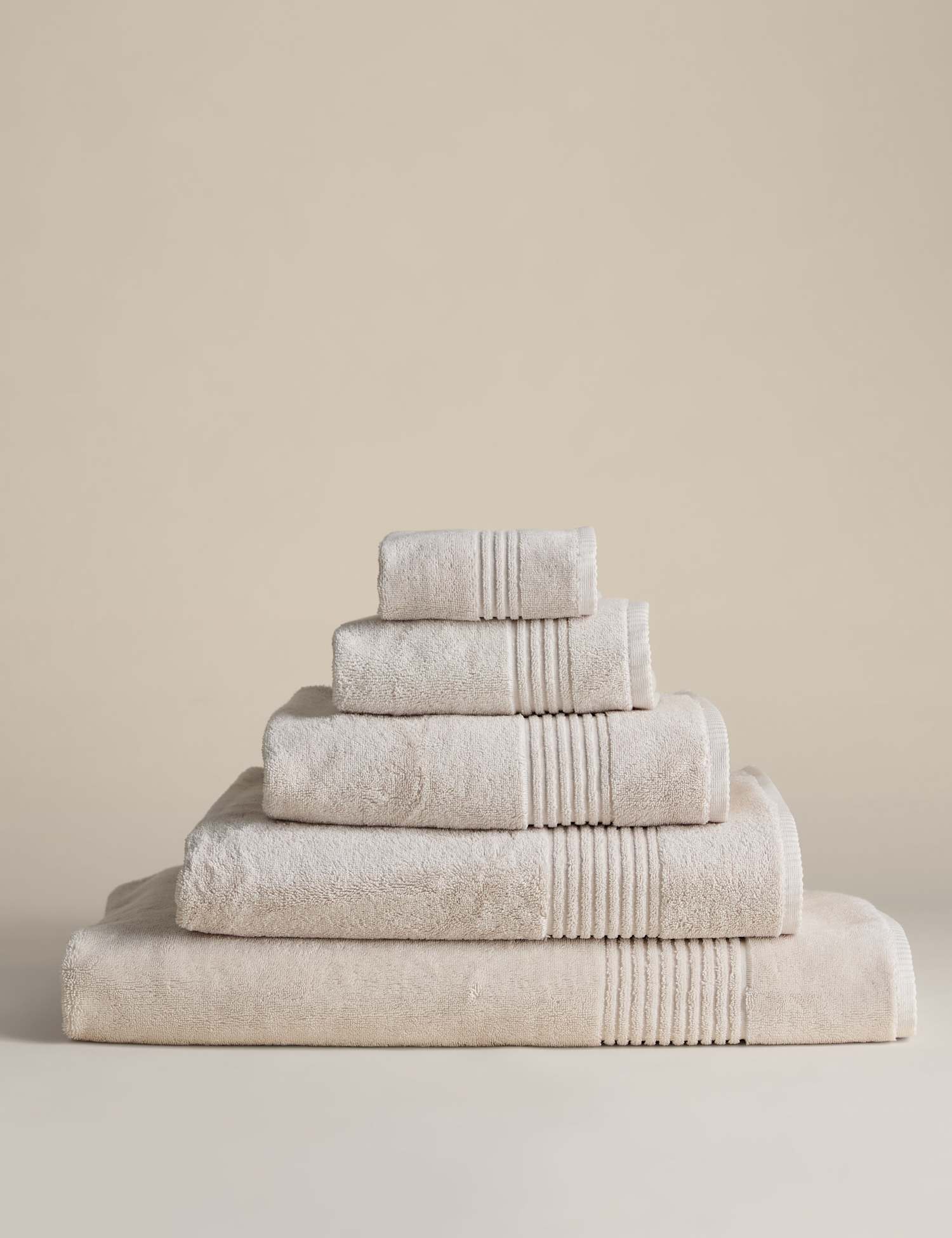 M&S Set of 2 Egyptian Cotton Towels Light Cream