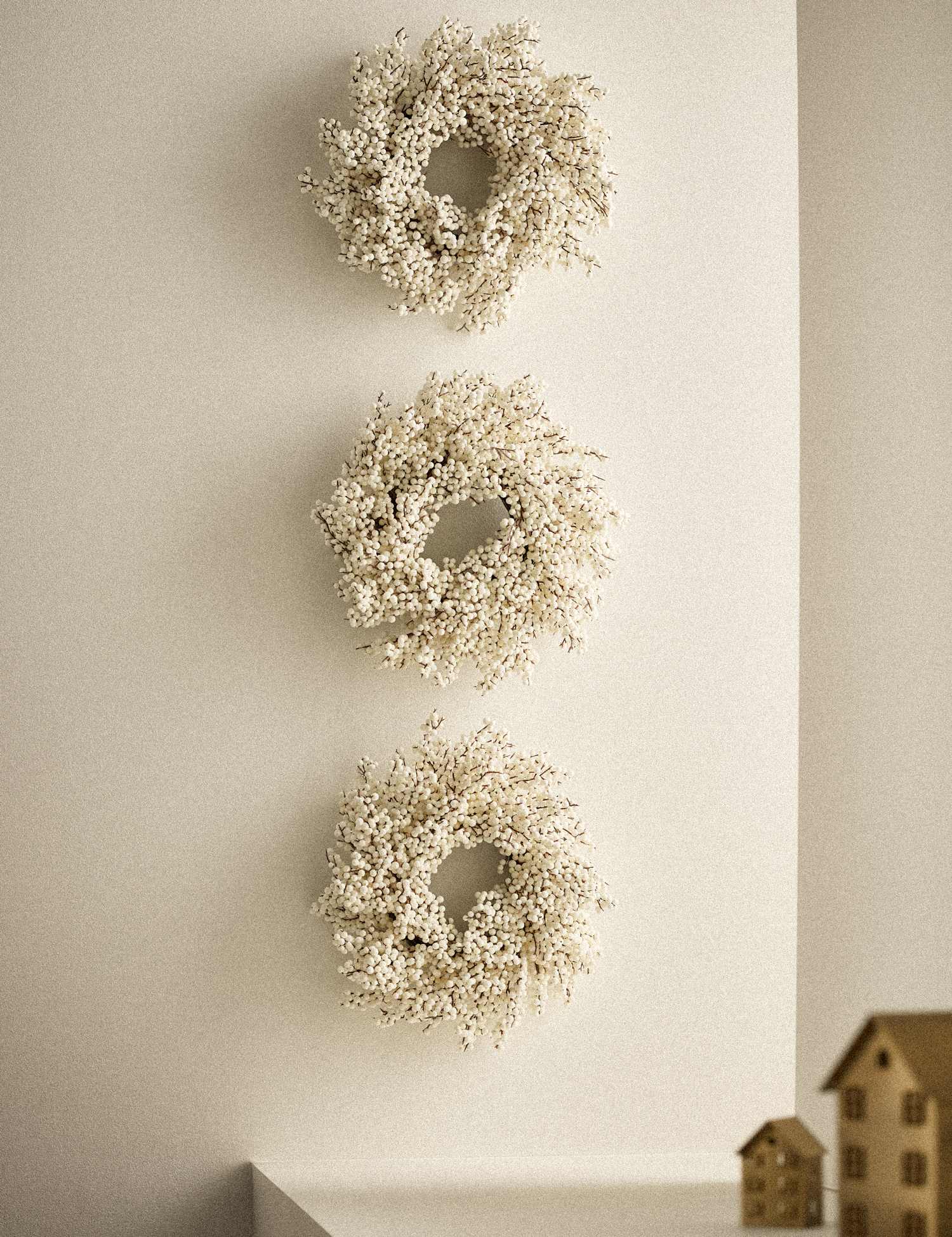 M&S 3 Pack White Berry Wreaths White